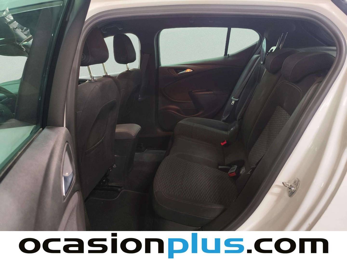 Foto asientos traseros Opel Astra Opel Astra 1.6 Turbo S&S GSi Line (200 CV)
