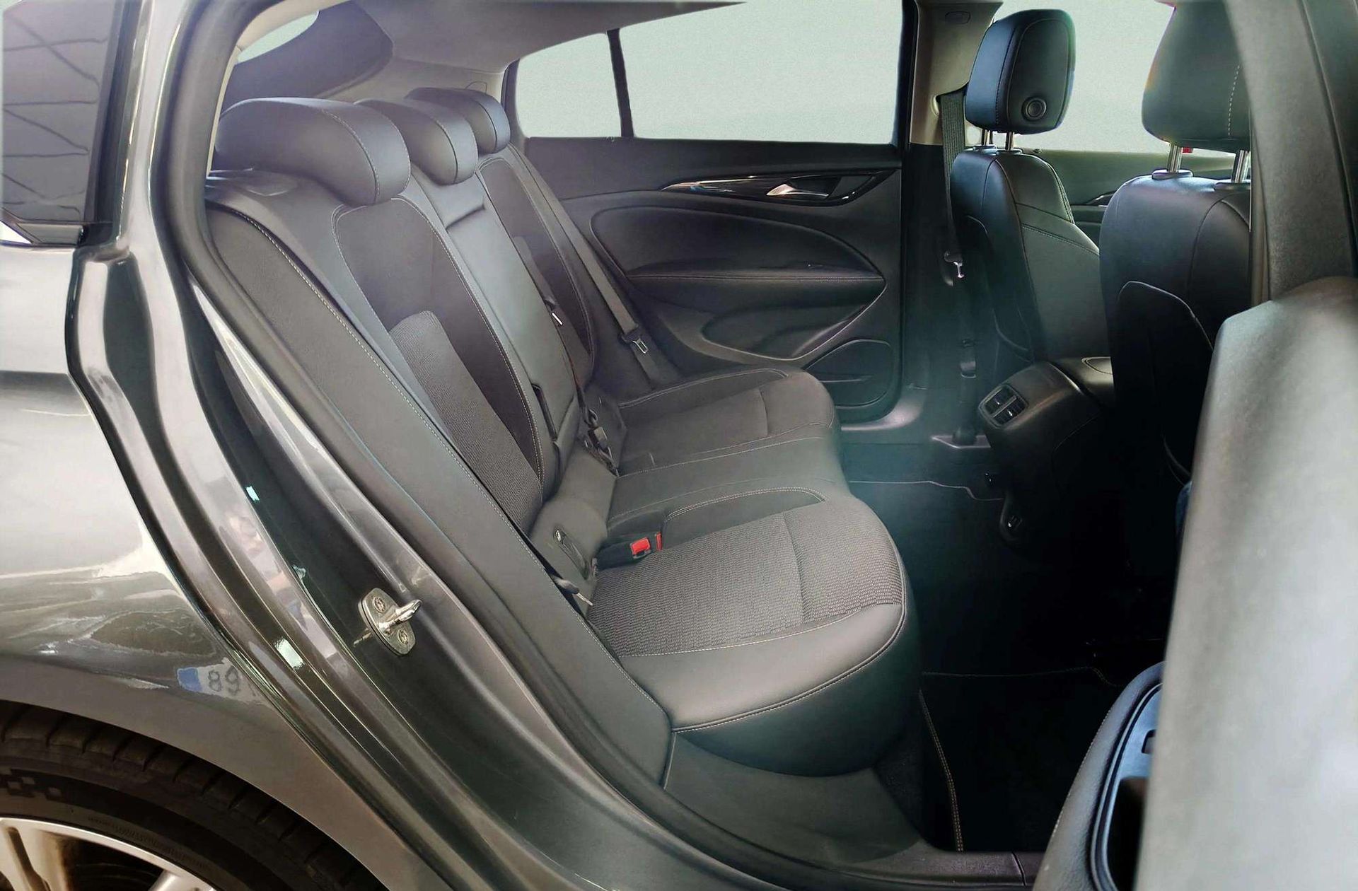 Opel Insignia 2.0T SHT GS Business Elegance AT9 - foto 25