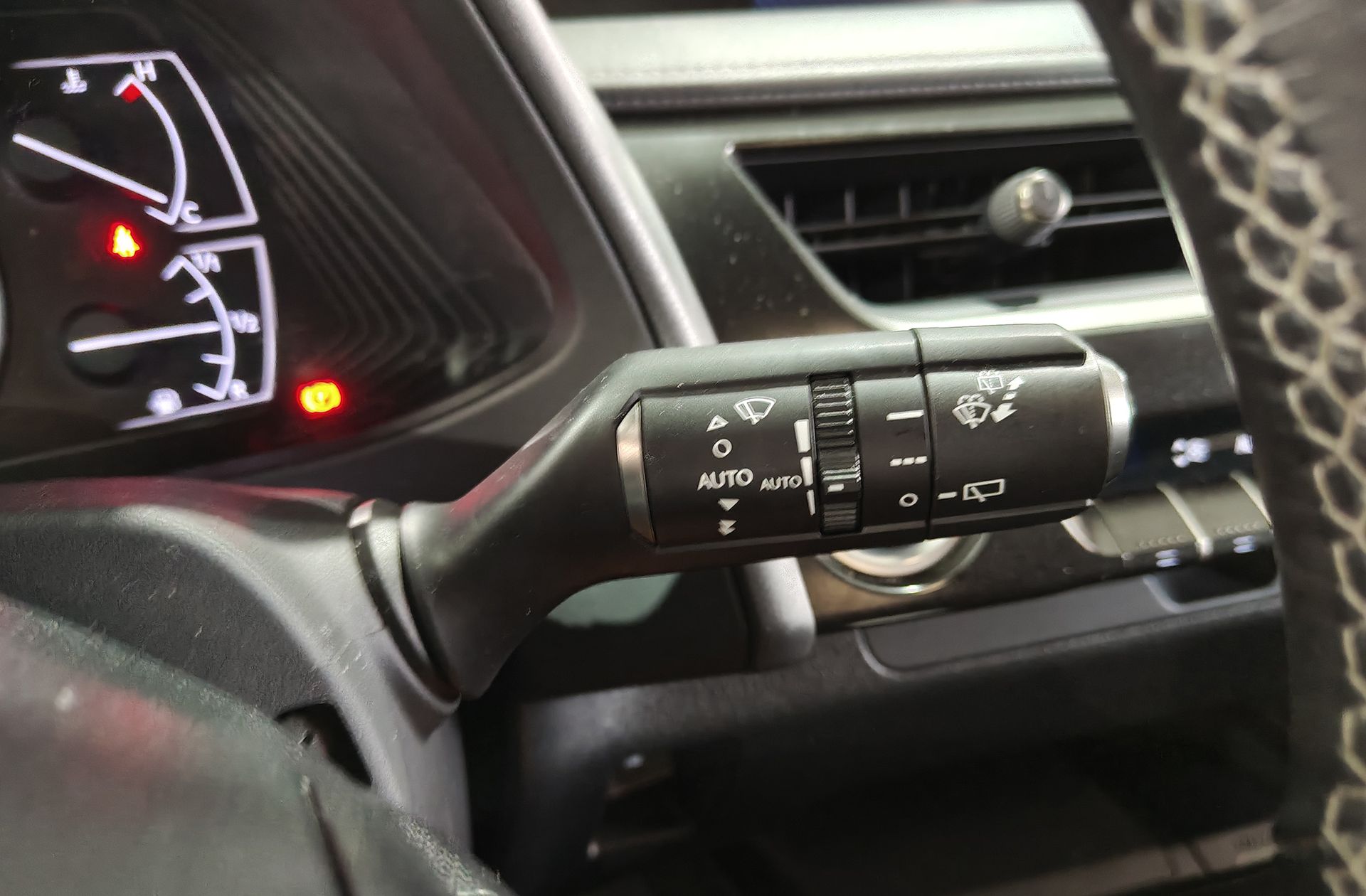 Lexus UX 250h Business 2WD - foto 24