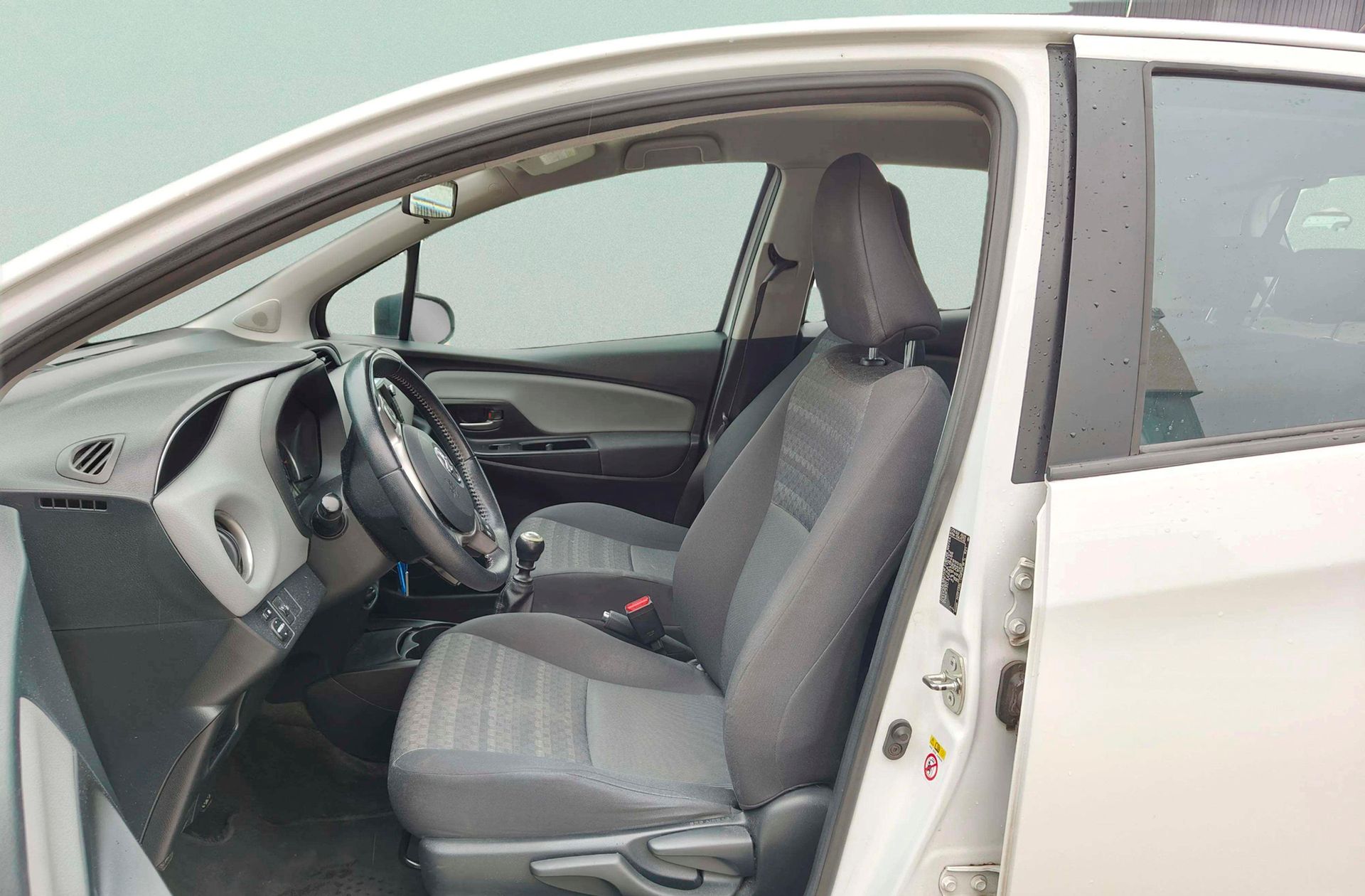 Toyota Yaris 1.3 Feel - foto 9