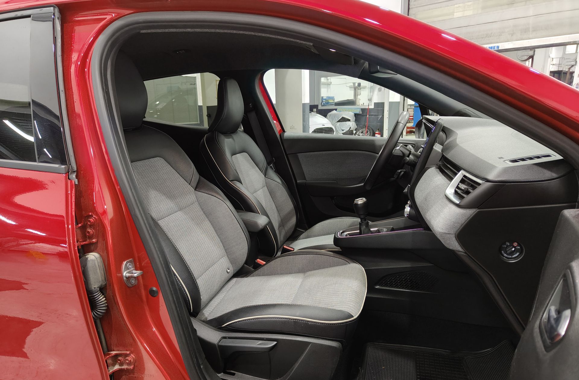 Renault Clio Techno TCe - foto 17