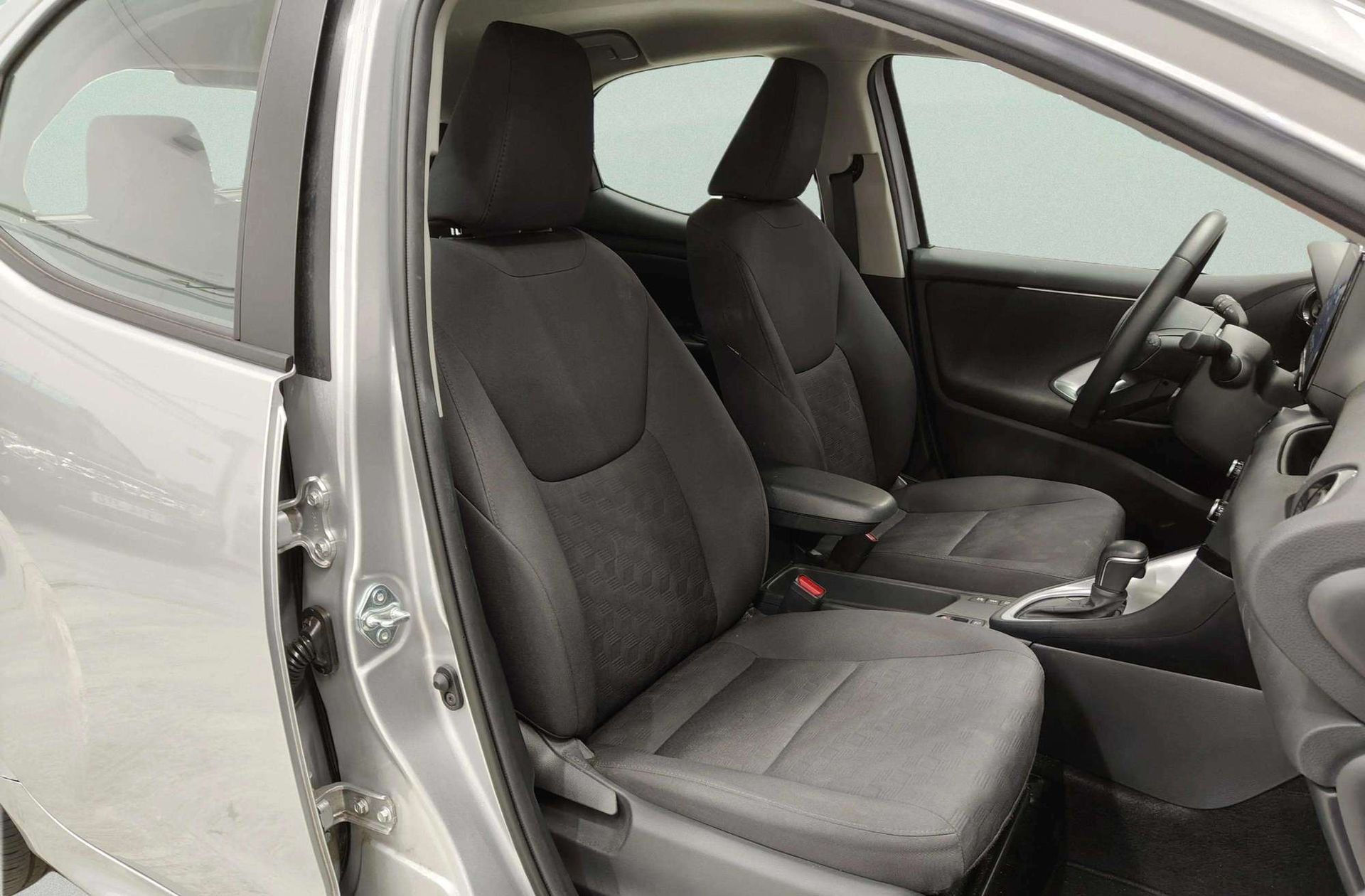 Toyota Yaris 120H Active Plus - foto 17