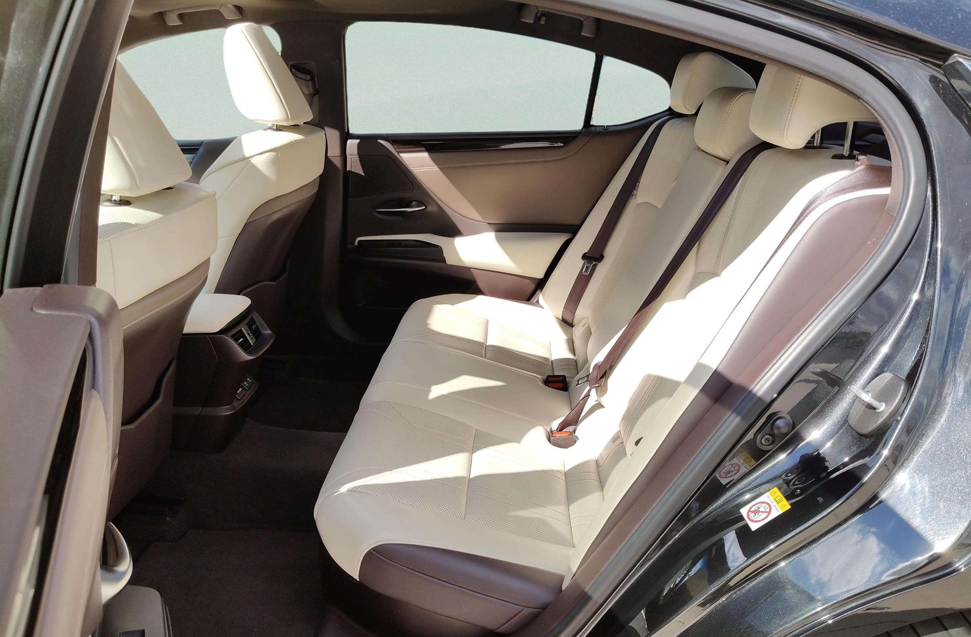 Lexus ES 300h Executive - foto 15