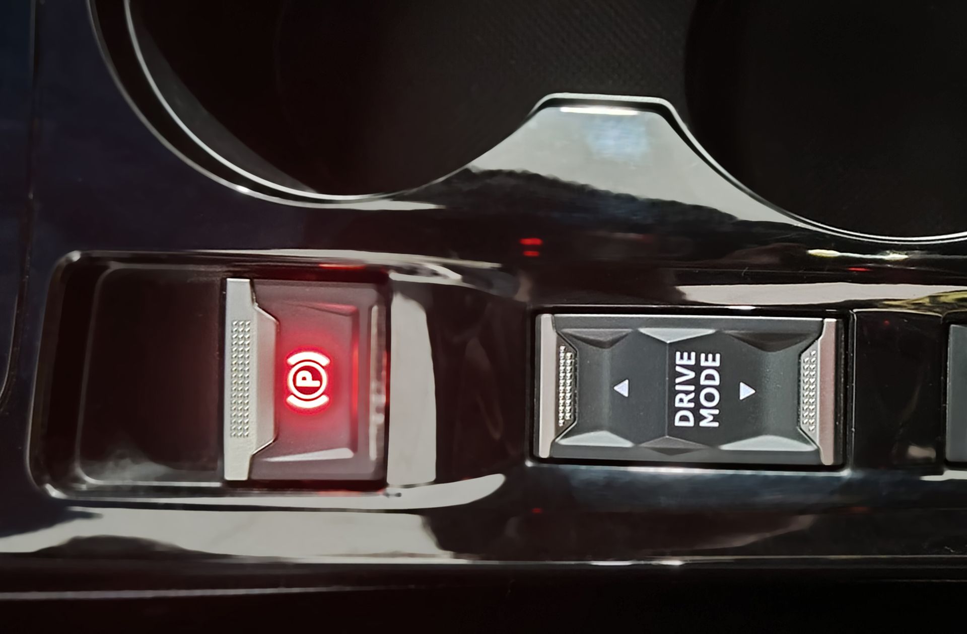 Peugeot 2008 Allure Hybrid eDCS6 - foto 30