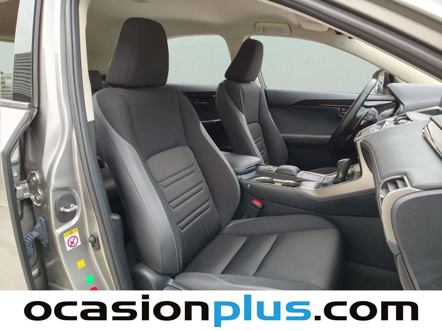Foto Lexus NX Lexus NX 300h Business Navigation 2WD (197 CV)