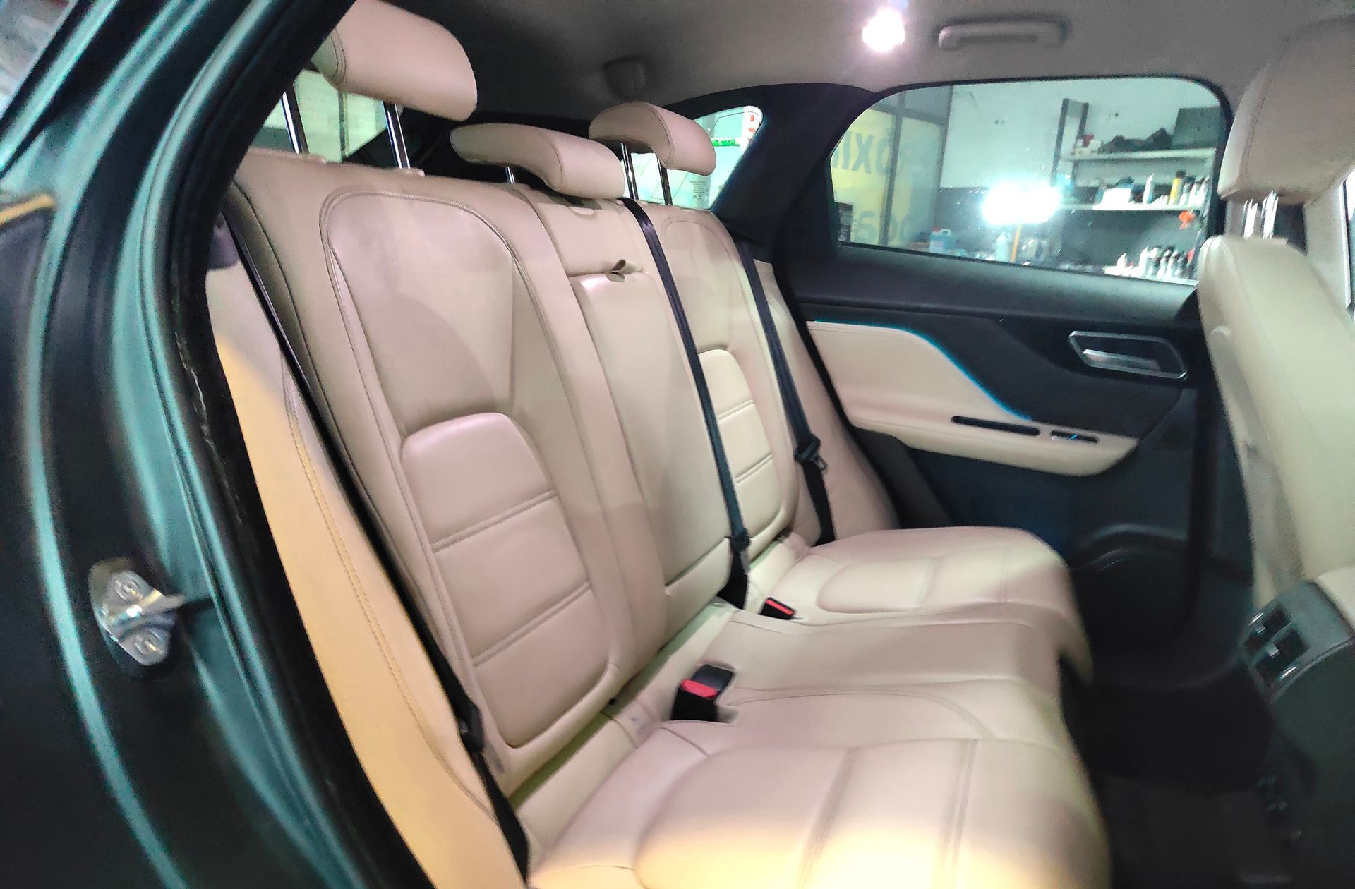 Jaguar F-Pace 2.0T i4 Prestige AWD - foto 20