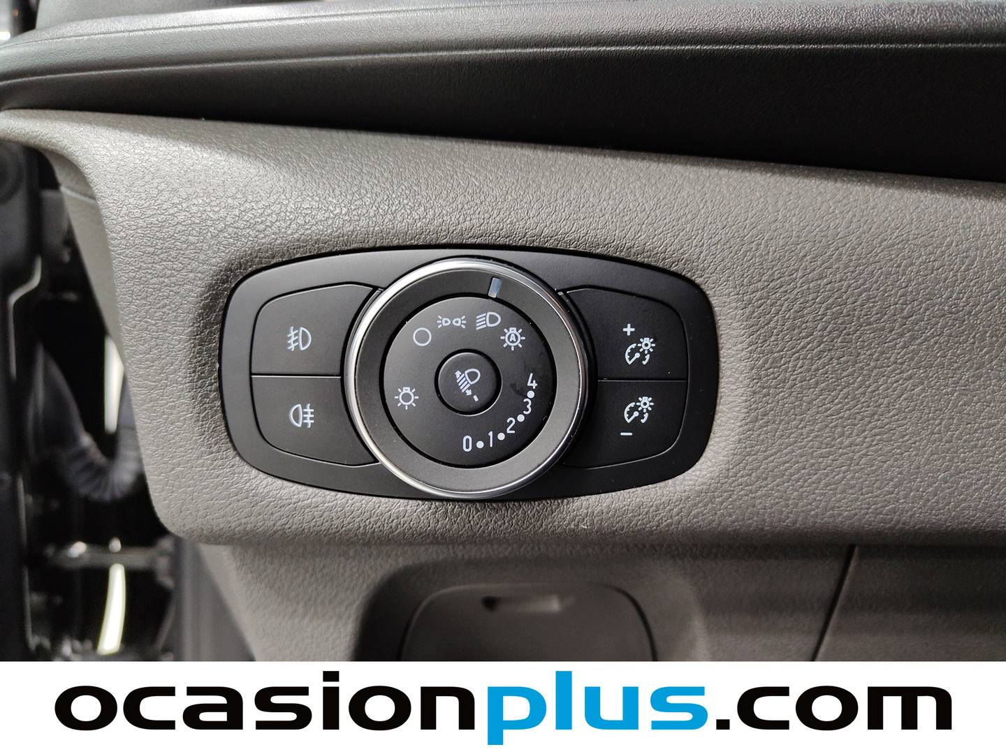 Foto Ford Transit Custom Ford Transit Custom Kombi 2.0 TDCI 320 L1 Trend (130 CV) 5 Plazas