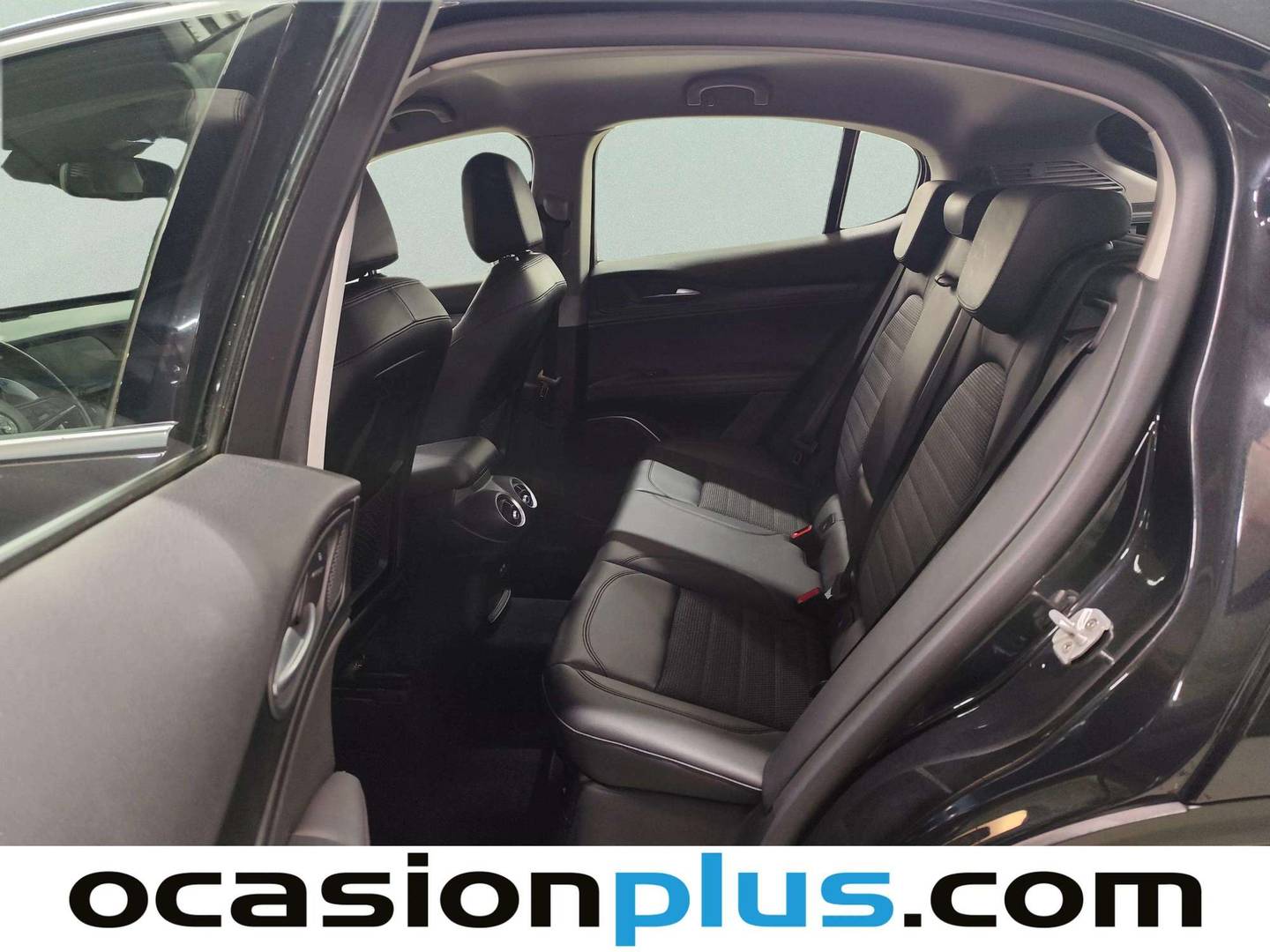 Foto asientos traseros Alfa Romeo Stelvio Alfa Romeo Stelvio 2.2 Diésel Super RWD (180 CV)