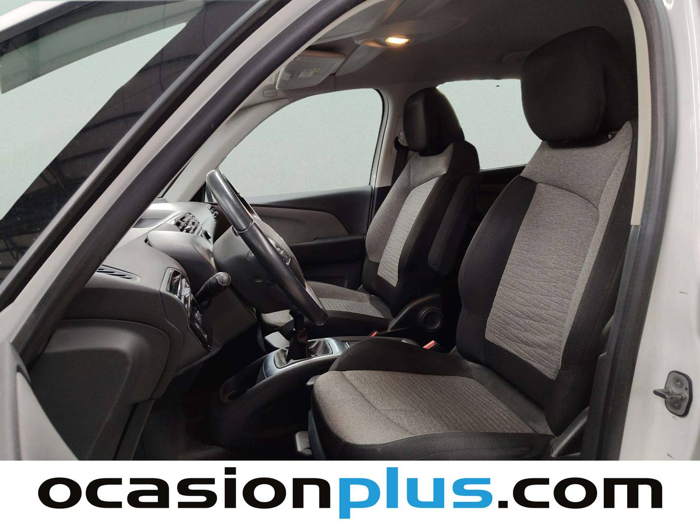 Foto asientos delanteros Citroën C4 Picasso Citroën C4 Picasso BlueHDi 100 S&S Live Edition (99 CV)