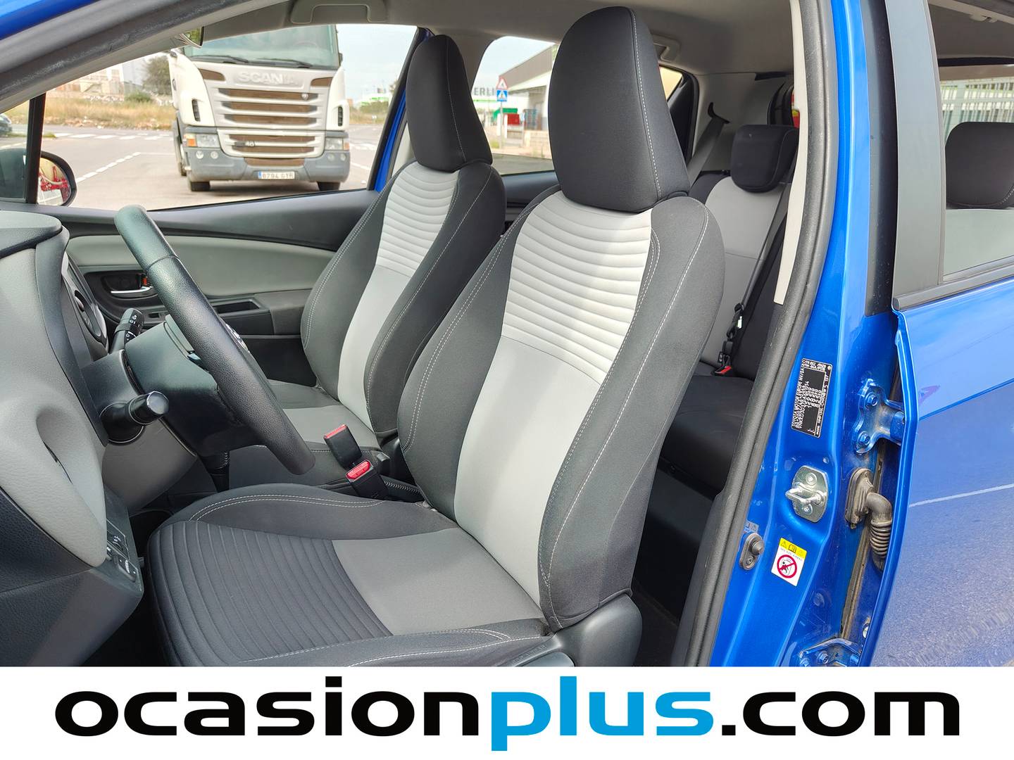 Foto asientos delanteros Toyota Yaris Toyota Yaris 100H Feel (100 CV)