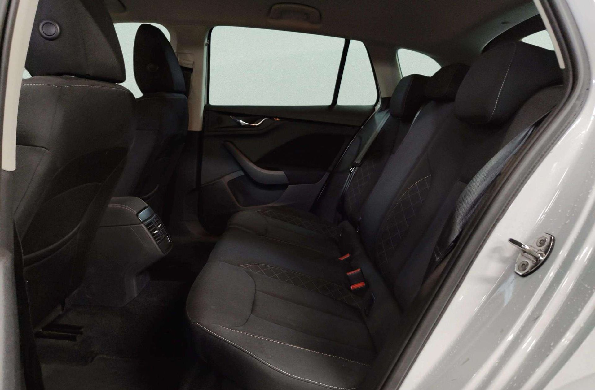 Škoda Scala 1.5 TSI Ambition DSG - foto 15
