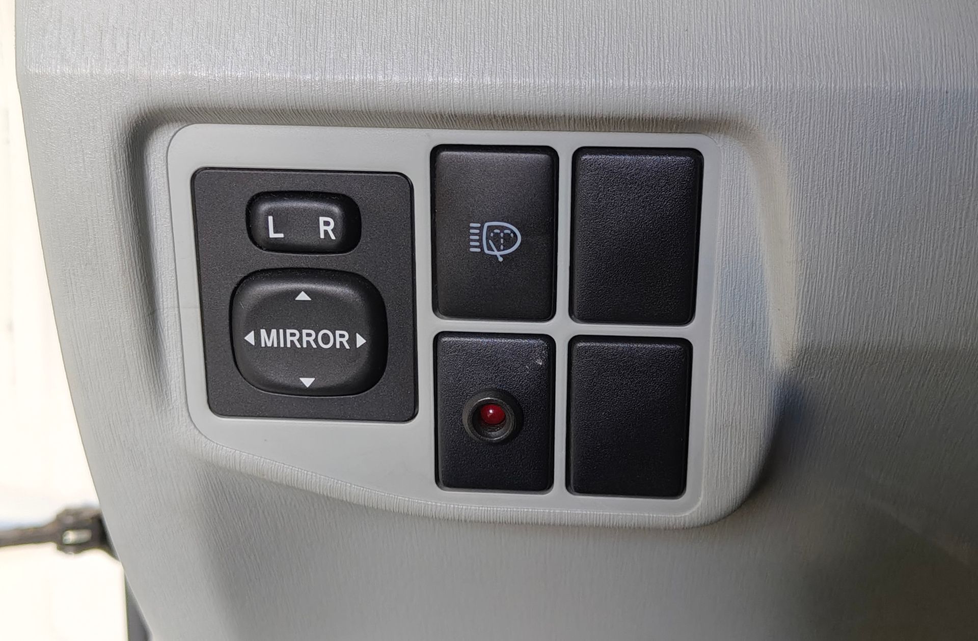 Toyota Prius 1.8 HSD Executive - foto 33