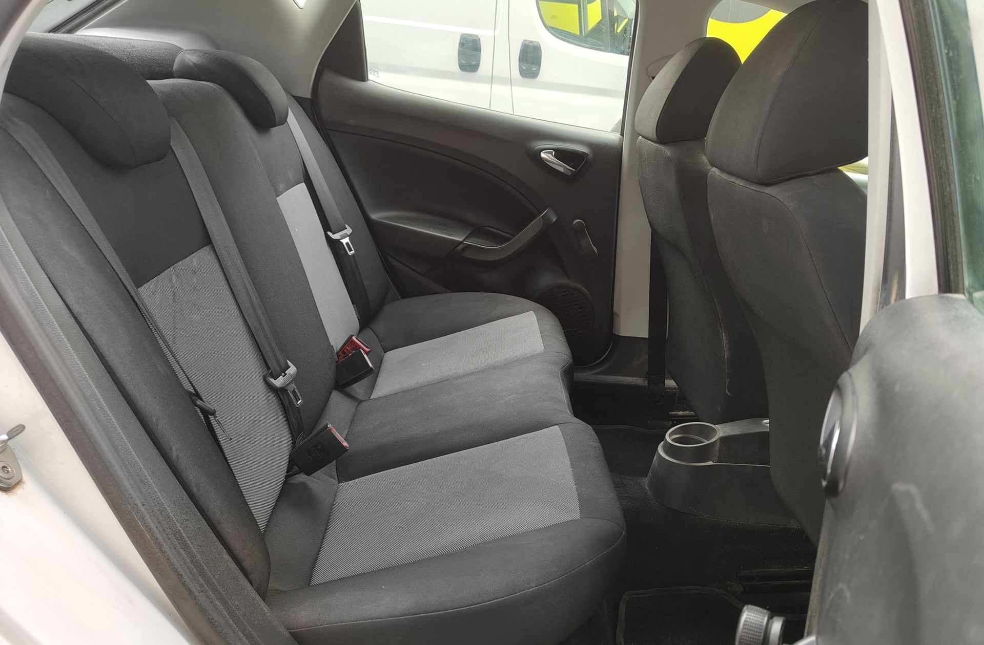 SEAT Ibiza 1.4 TDI CR Full Connect - foto 14