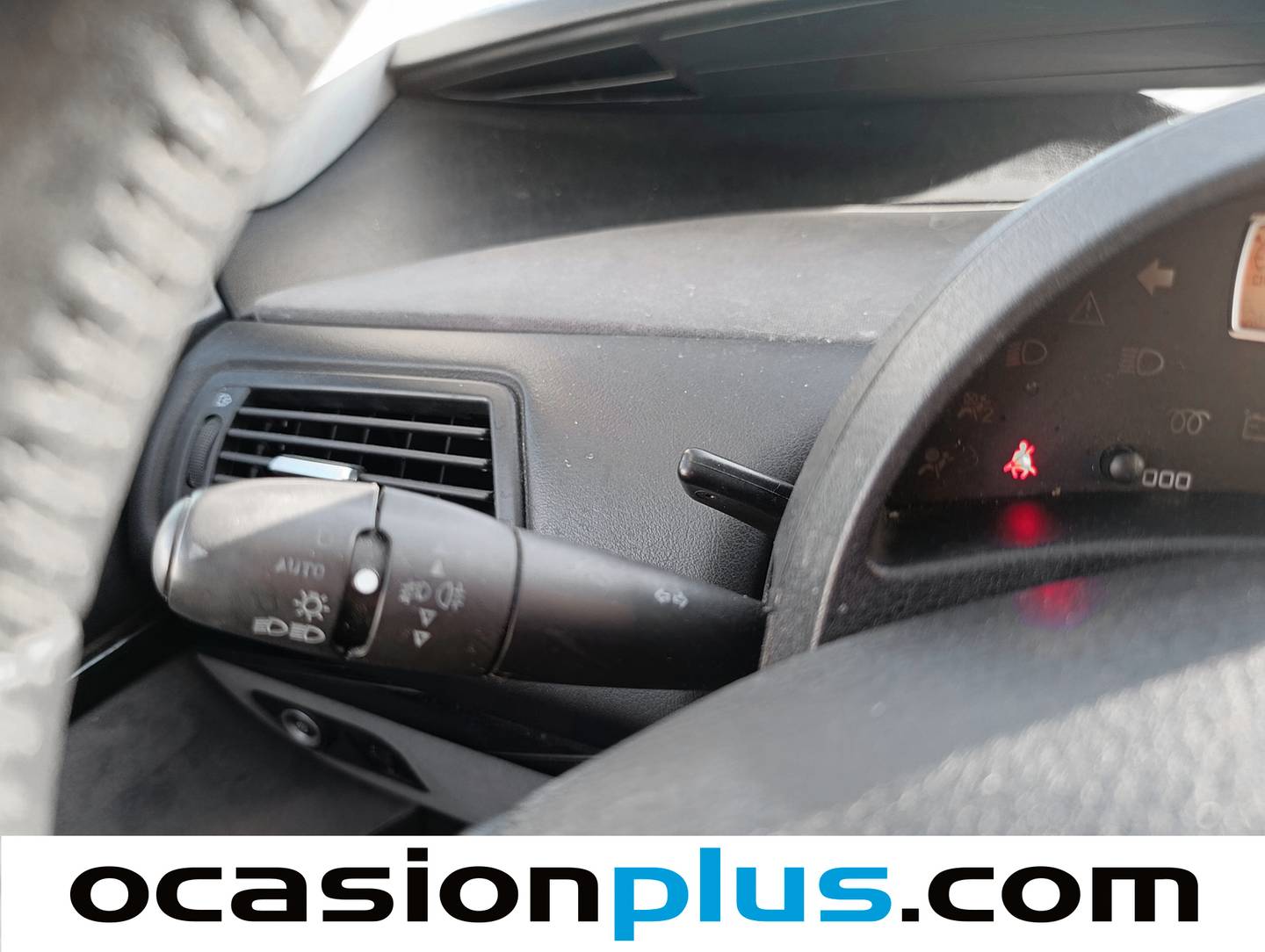 Equipamiento del Citroën C8 Citroën C8 2.0 HDI Premier (138 CV)