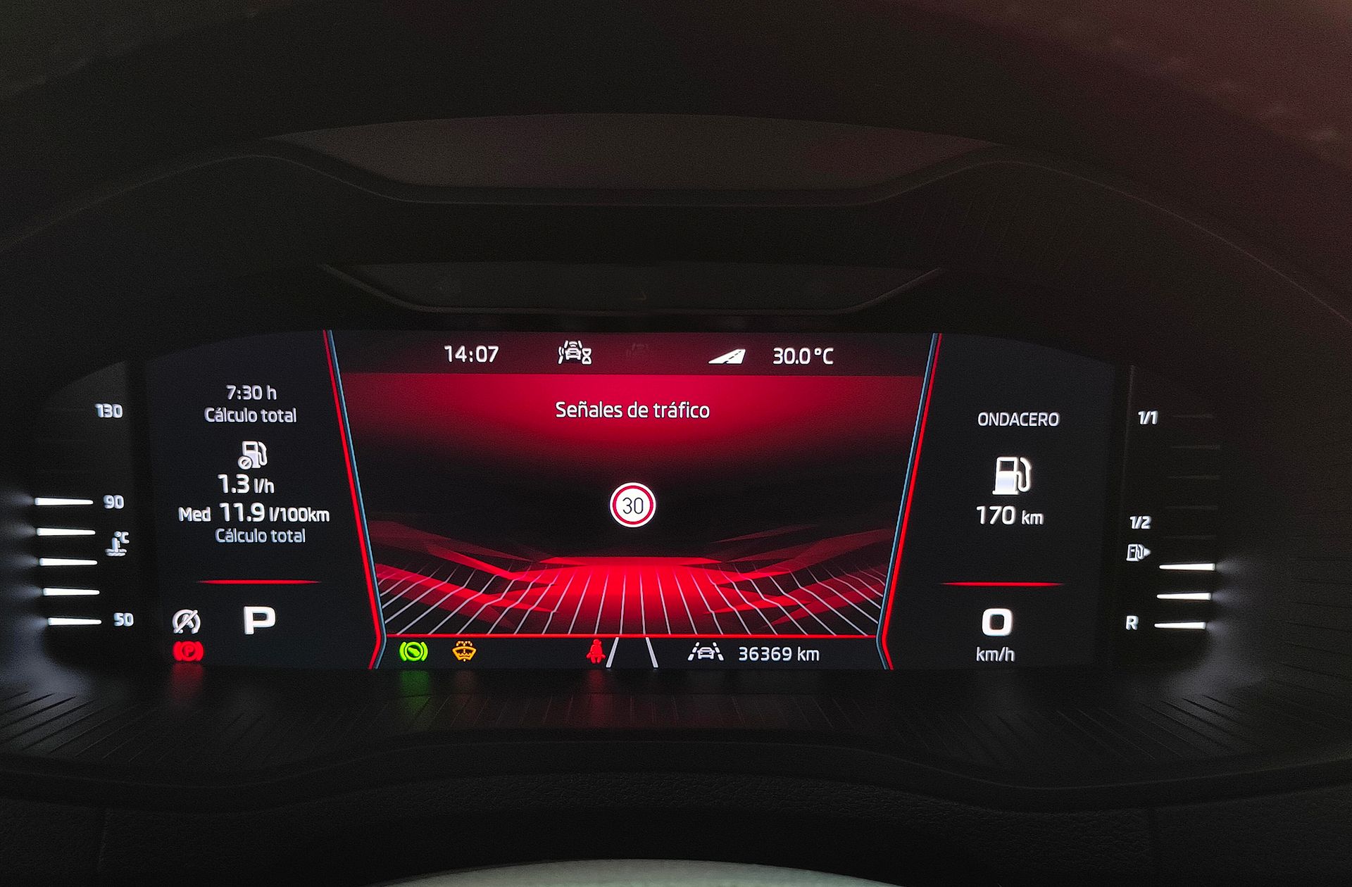 Škoda Karoq 1.5 TSI ACT Sportline DSG - foto 29