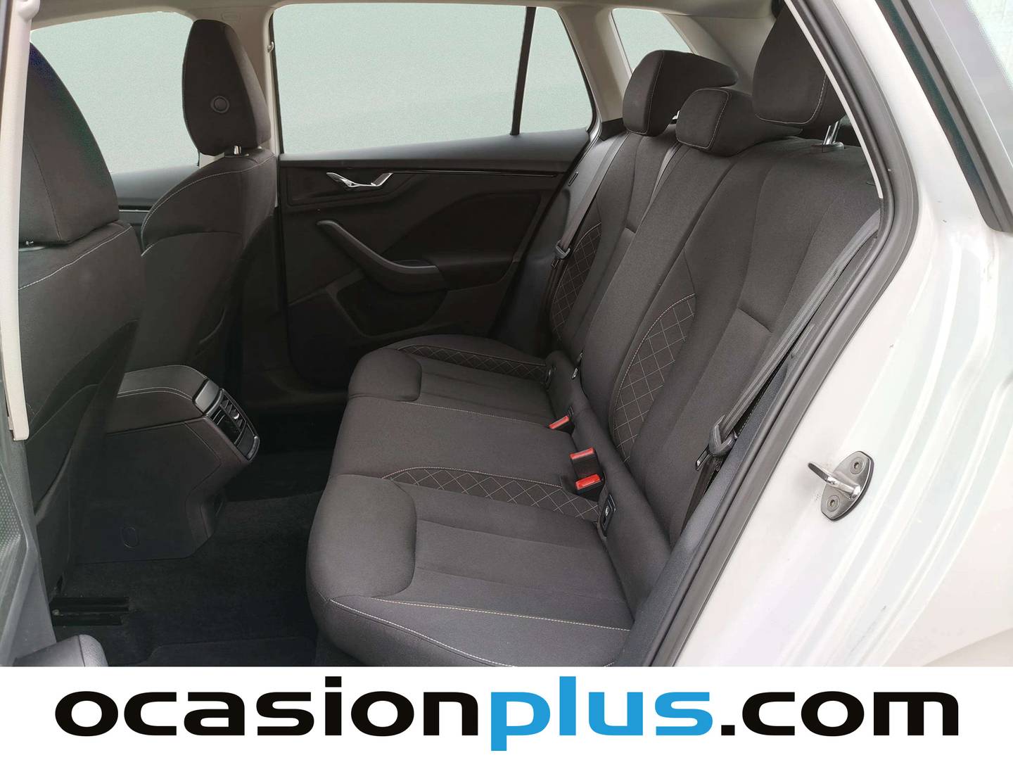 Foto asientos traseros Skoda Kamiq Skoda Kamiq 1.0 TSI Ambition DSG (110 CV)