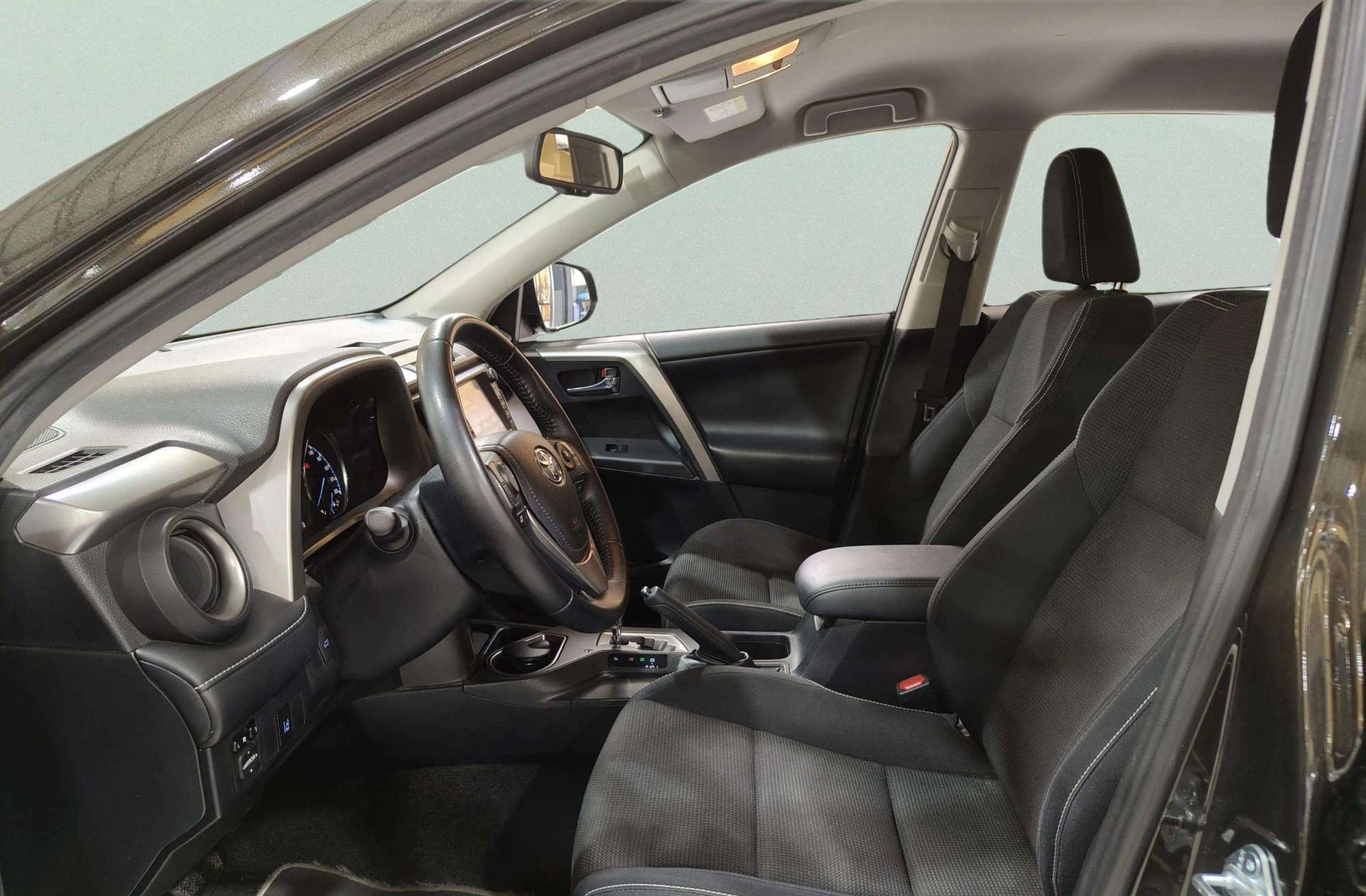 Toyota RAV4 2.5l hybrid Advance 2WD - foto 9