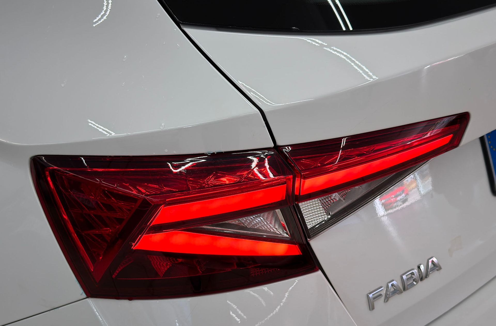 Škoda Fabia 1.0 TSI Ambition - foto 17
