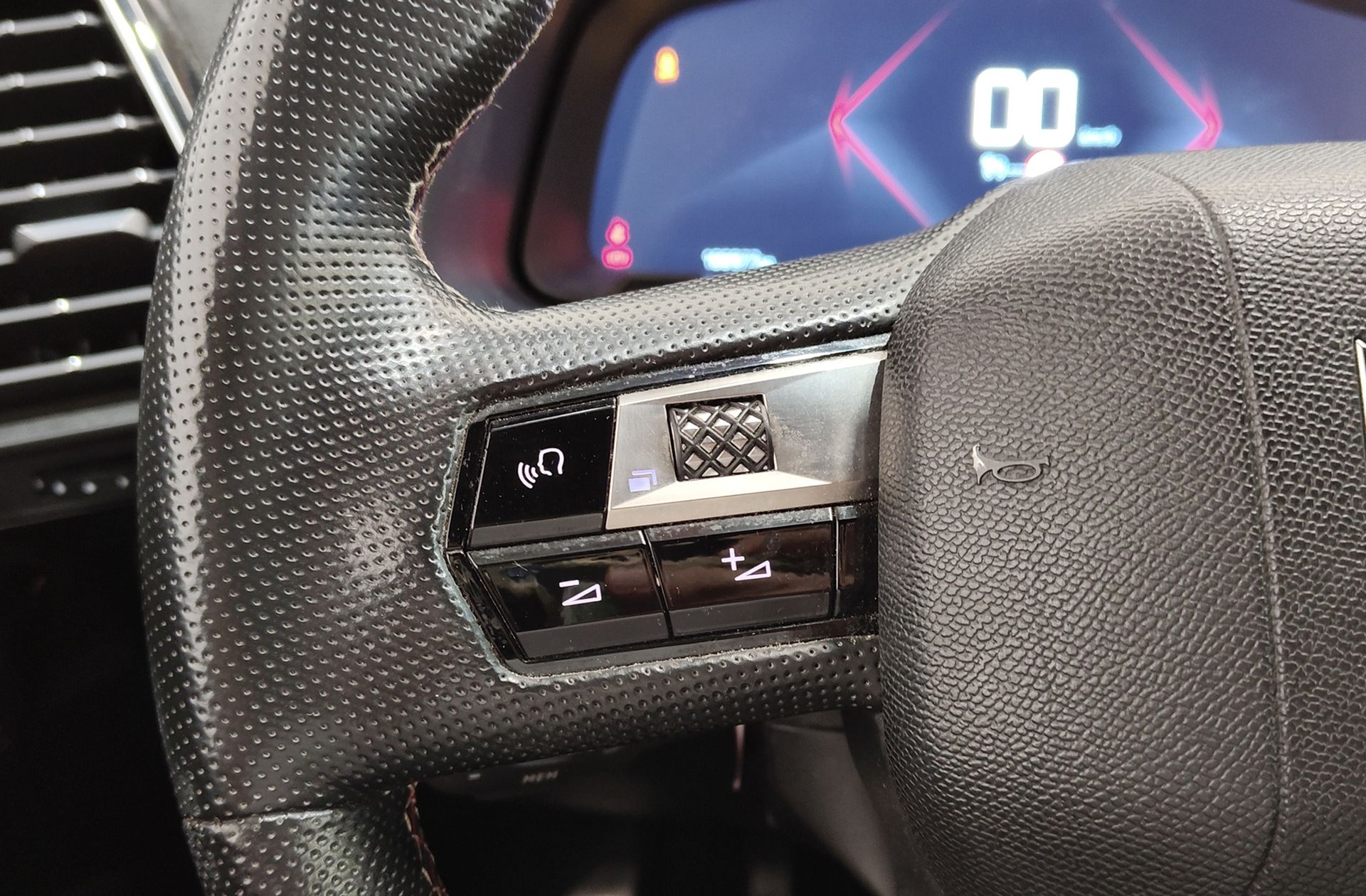 DS 7 Crossback BlueHDi 130 Performance Line - foto 28