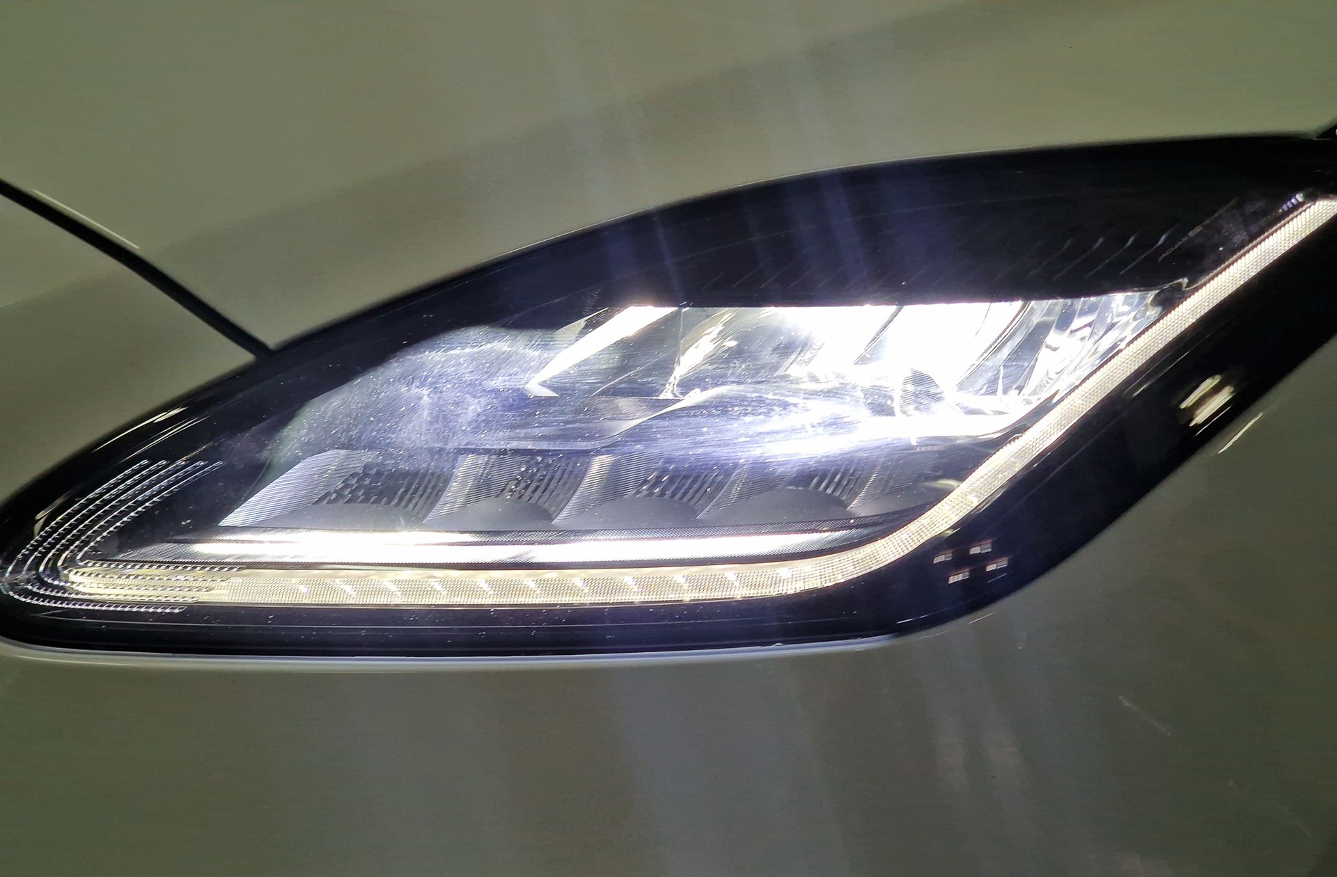 Jaguar E-Pace 2.0D 4WD - foto 15