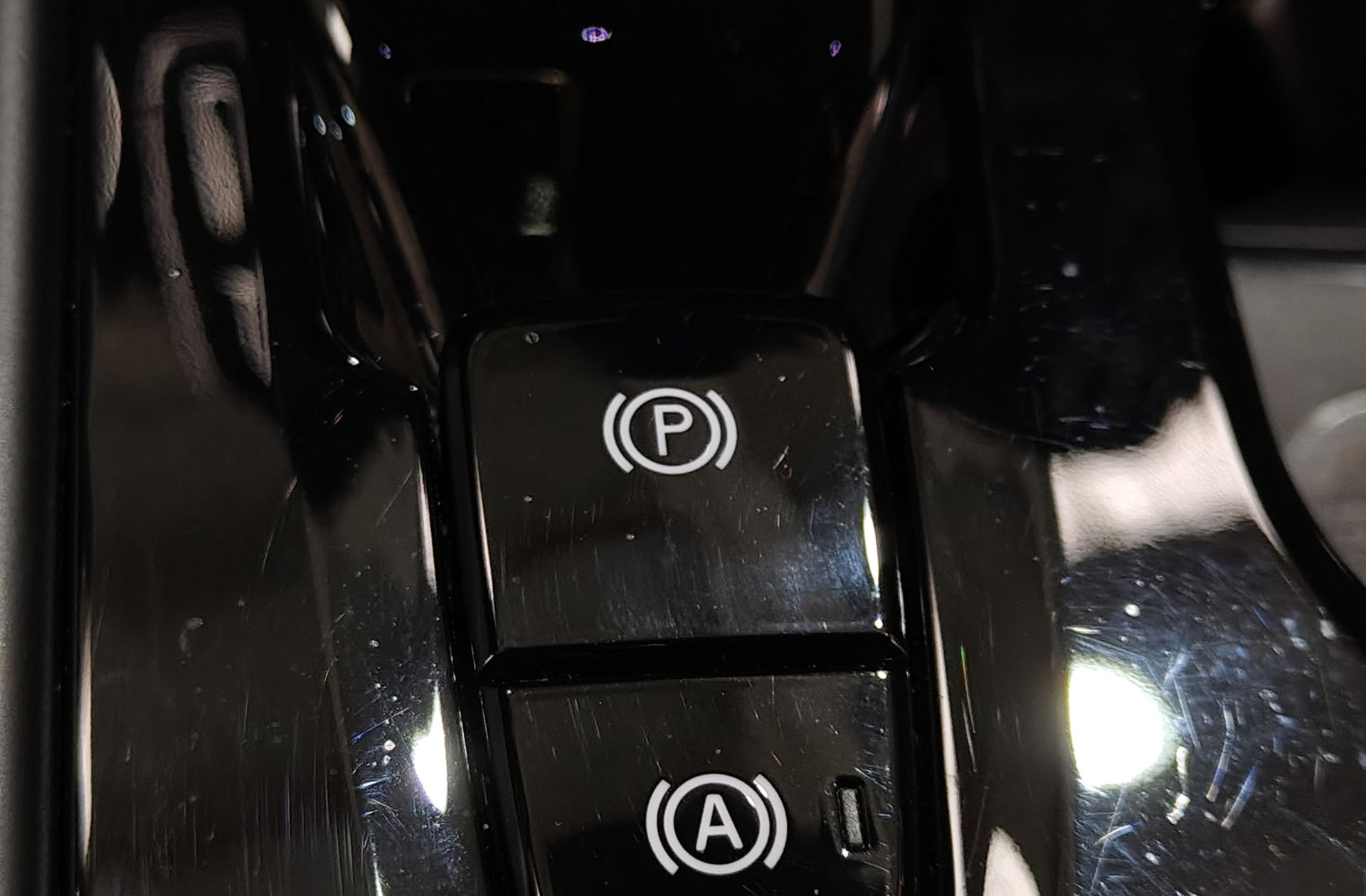 Volvo XC40 D4 R-Design AWD - foto 28