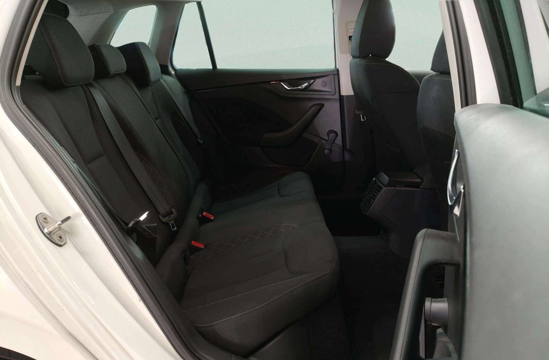 Škoda Kamiq 1.0 TSI Ambition - foto 18