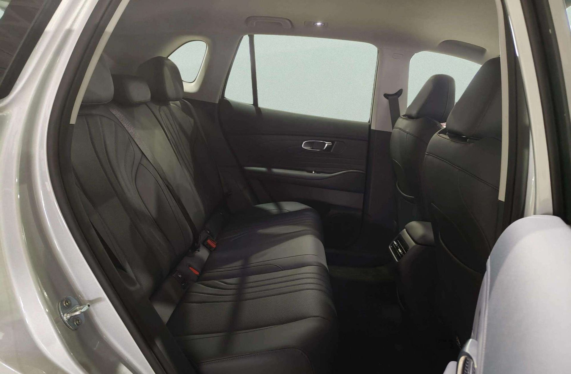 Geely Starray EM-i 1.5 PHEV Pro - foto 20