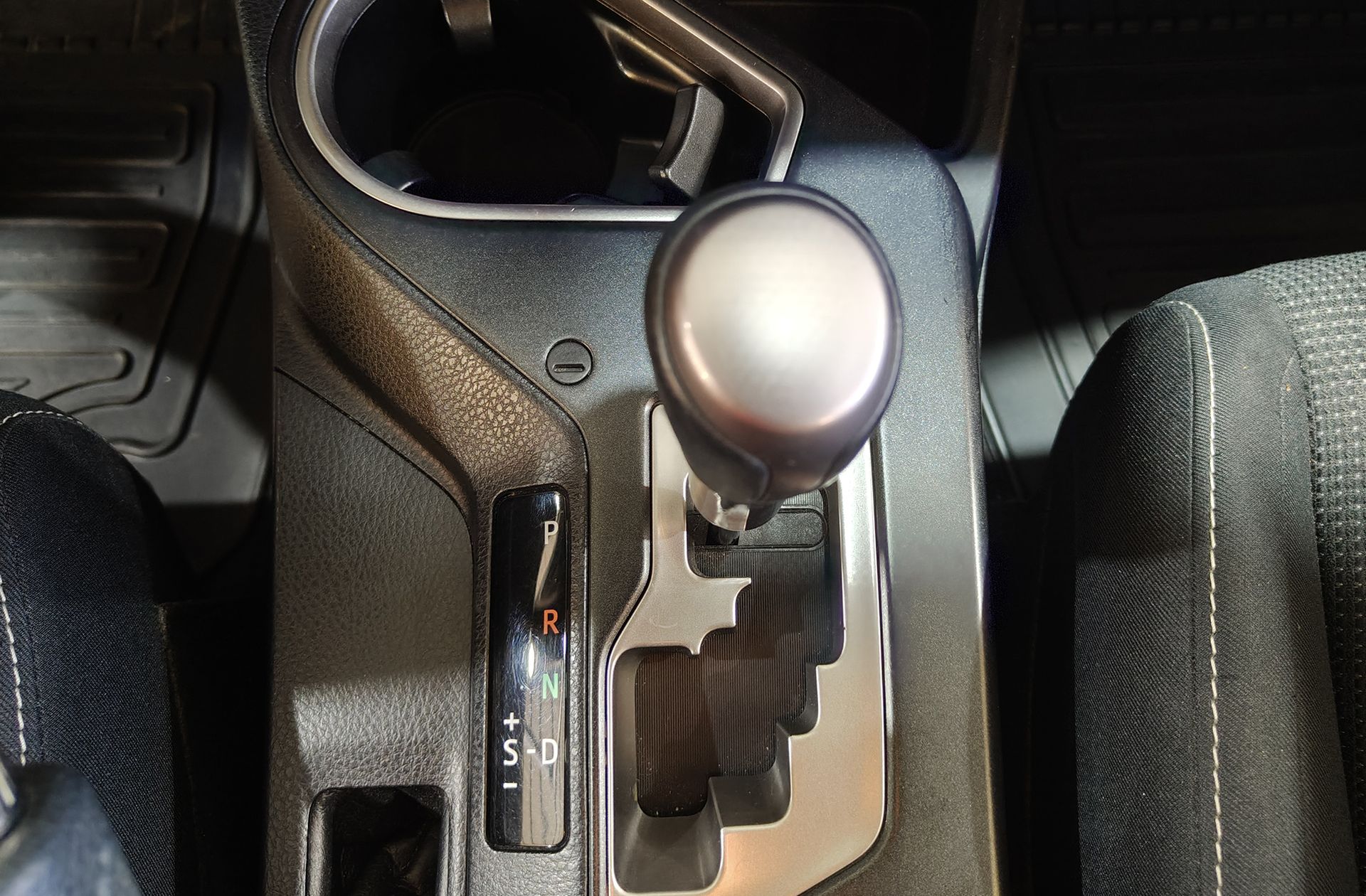 Toyota RAV4 2.5l hybrid Advance 2WD - foto 5