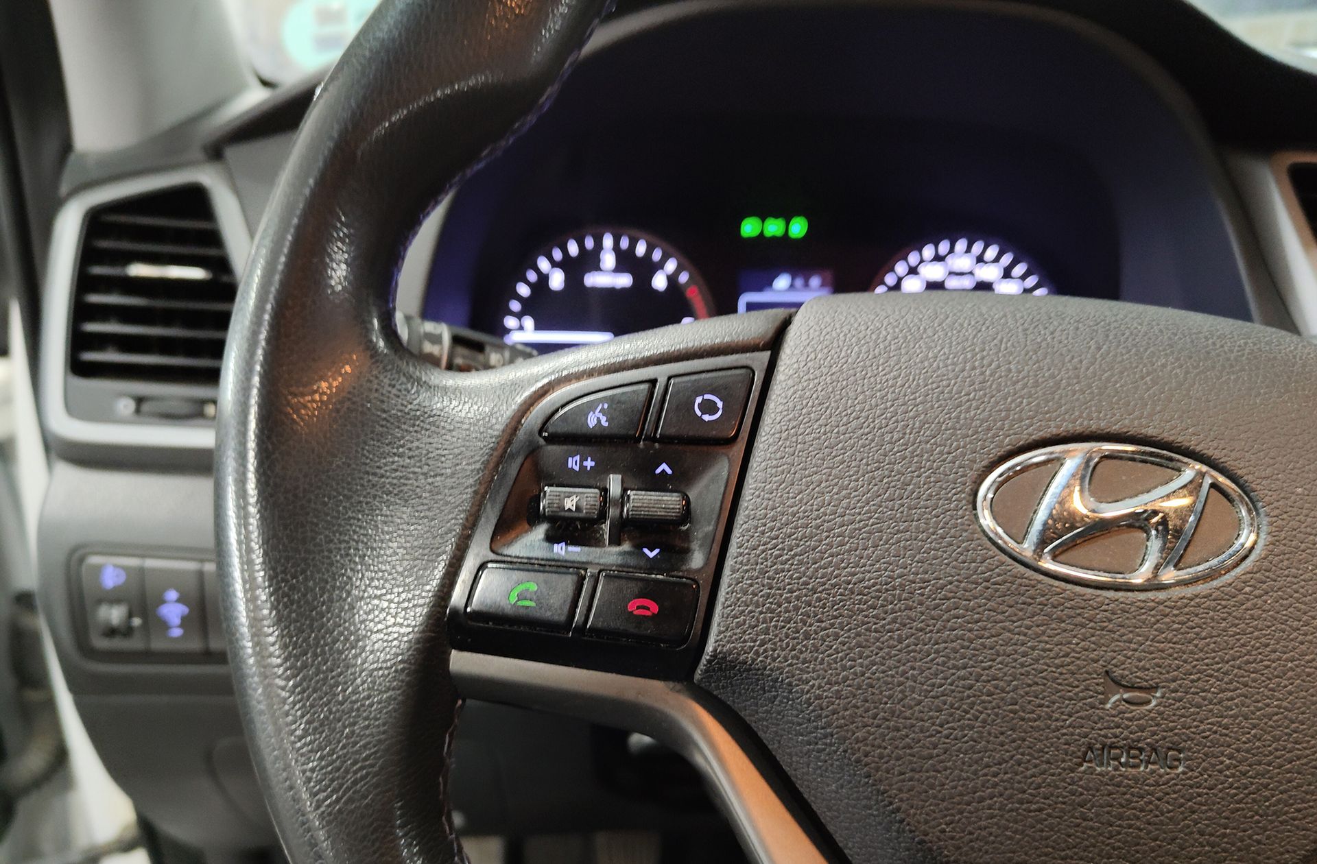 Hyundai Tucson 1.7 CRDi BlueDrive Klass 4x2 - foto 24