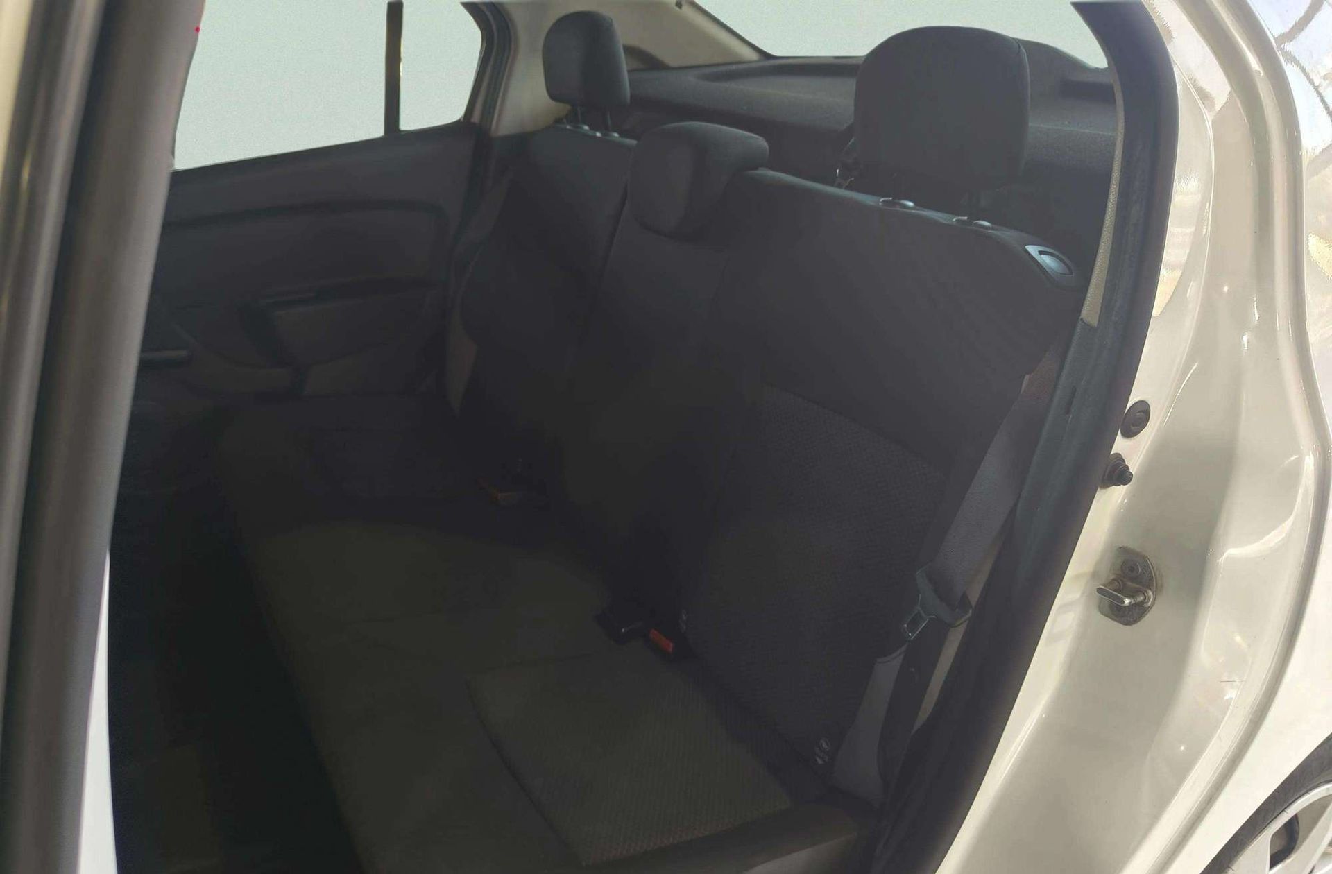 Dacia Logan dCi 90 Ambiance - foto 9