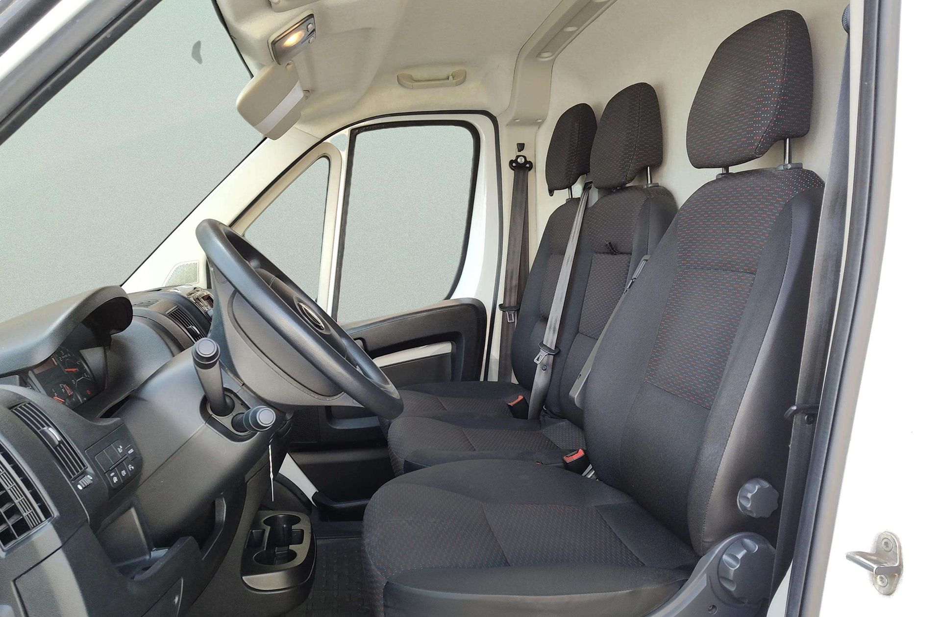 Opel Movano Furgon 2.2 BlueHDi Base L3H2 3.5T - foto 8