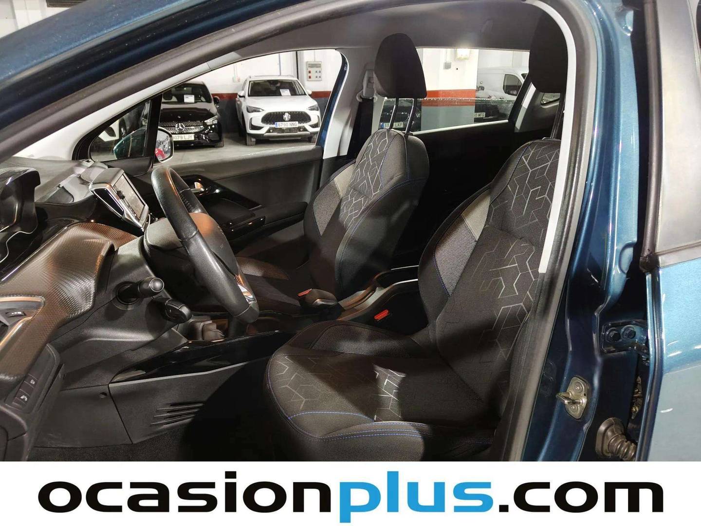 Foto asientos delanteros Peugeot 2008 Peugeot 2008 BlueHDi 100 Signature (100 CV)