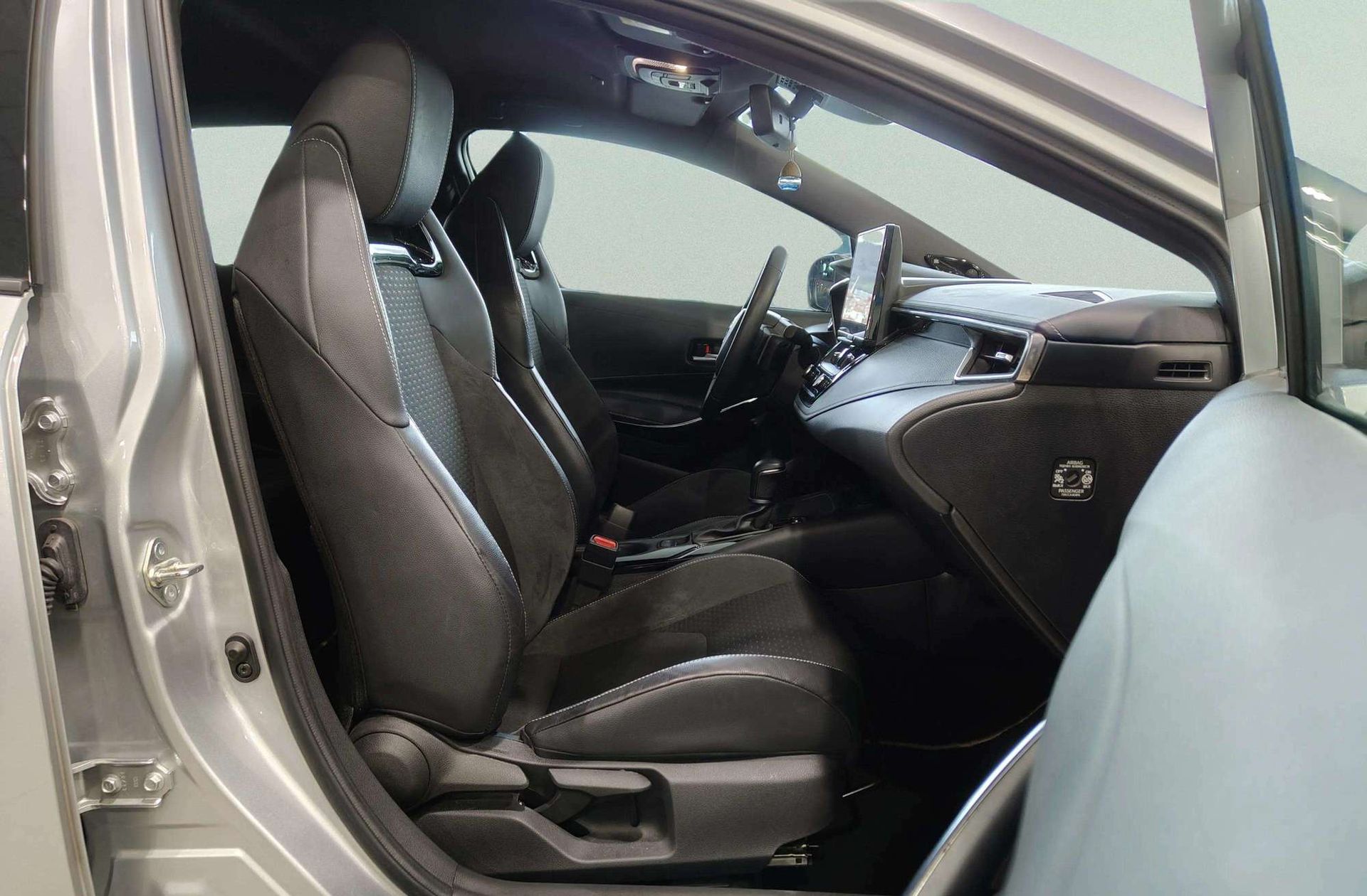 Toyota Corolla 200H Touring Sport Style Edition - foto 28