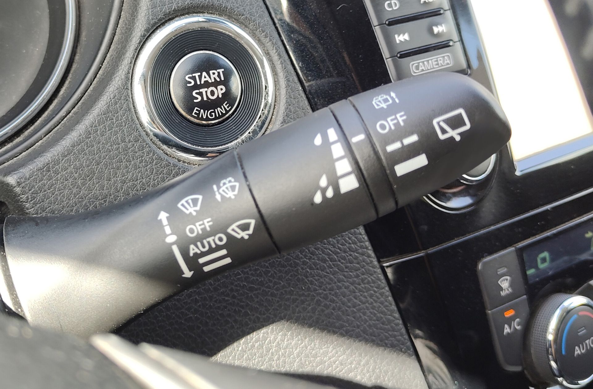 Nissan Qashqai 1.5 dCi N-Connecta 4x2 - foto 24