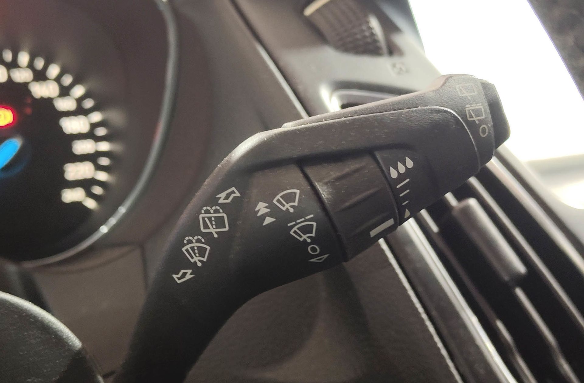 Ford Focus 1.0 EcoBoost Business - foto 31