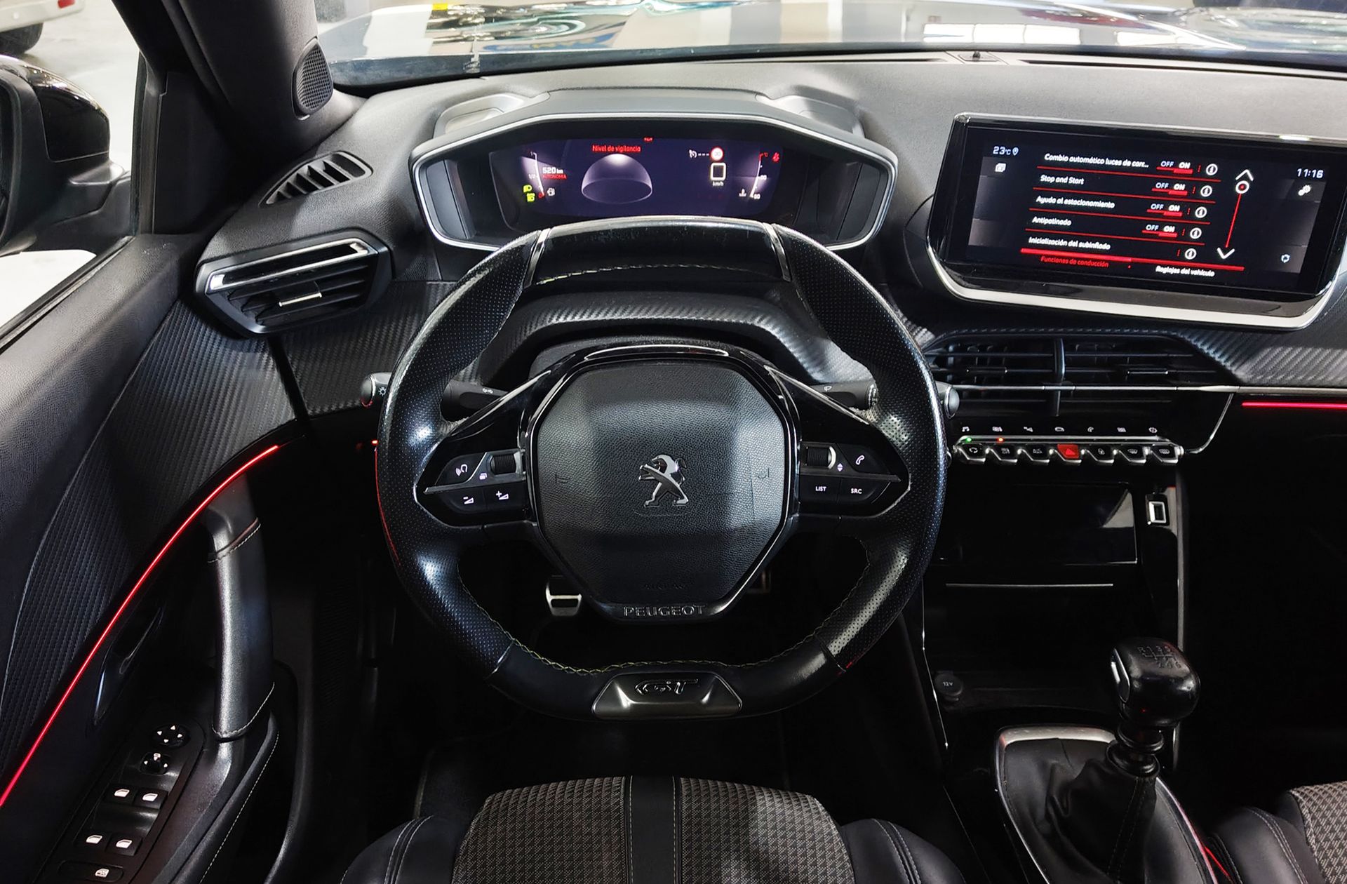 Peugeot 2008 PureTech 130 GT - foto 24