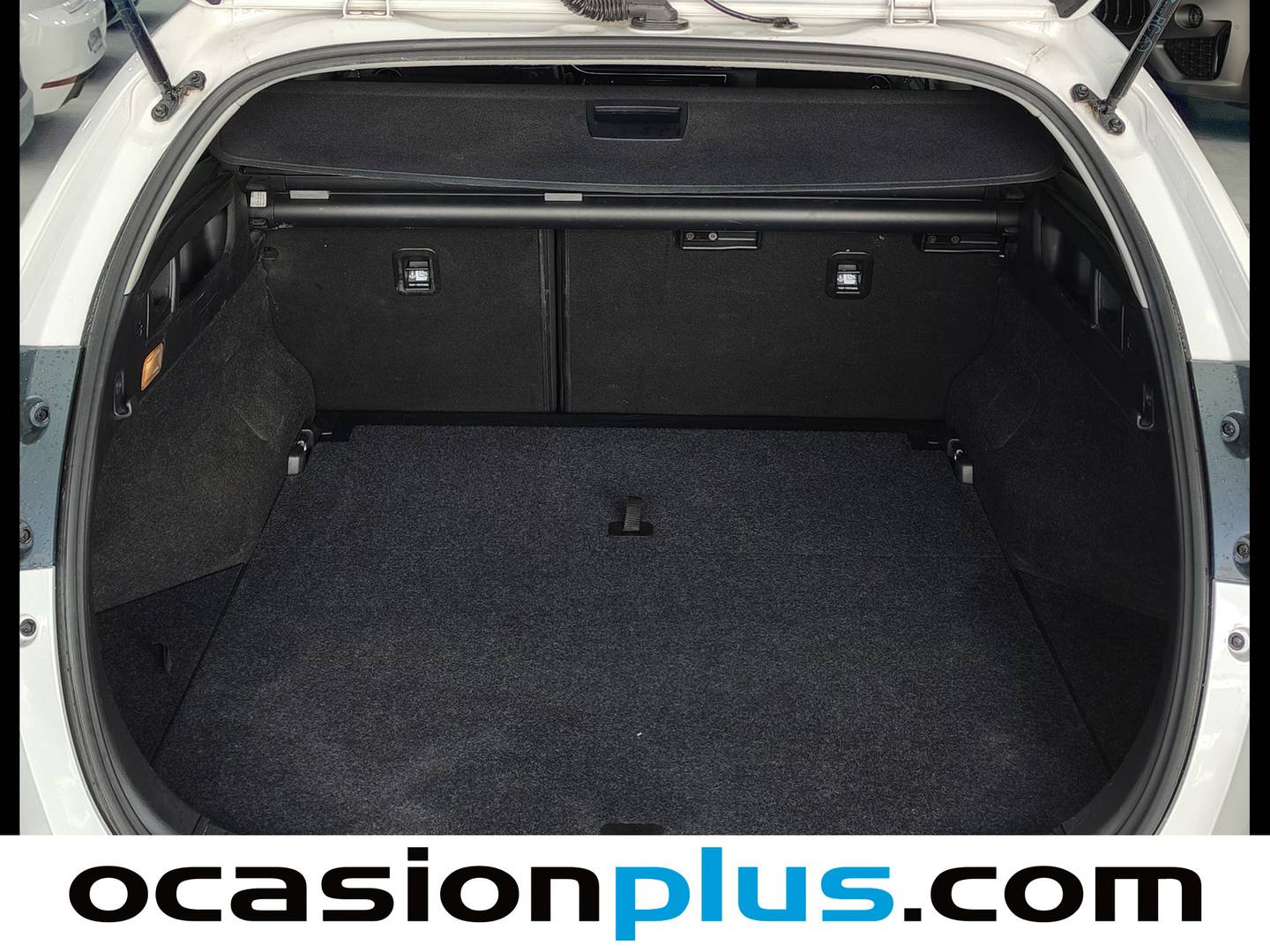 Fotos maletero Toyota Auris Toyota Auris 140H Touring Sports Active (136 CV) GLP