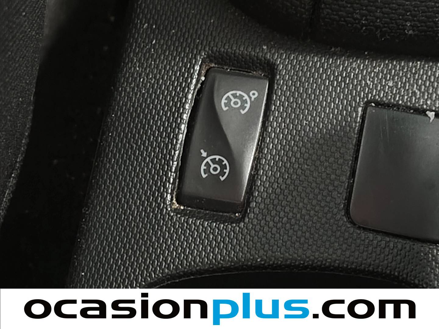 Equipamiento del Renault Clio Renault Clio 1.2 16v Business (75 CV)