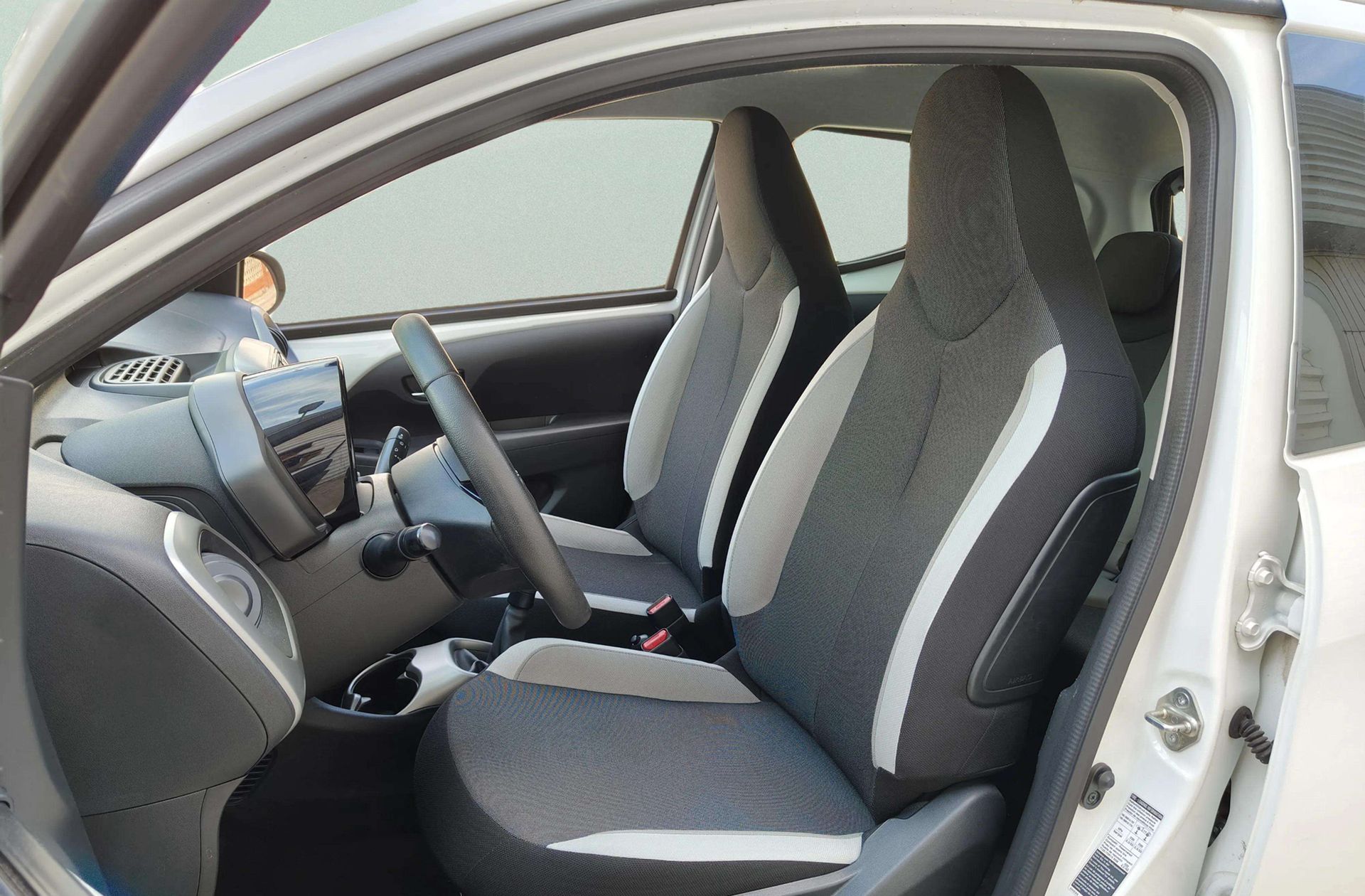 Toyota Aygo 1.0 70 x-play - foto 9