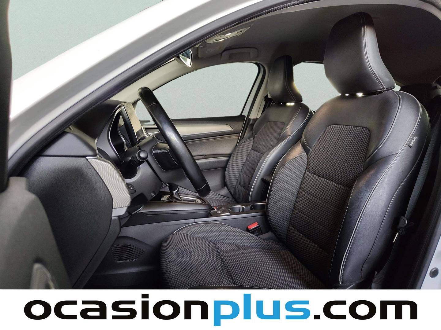 Foto asientos delanteros Renault Arkana Renault Arkana Zen E-Tech Híbrido (145 CV)