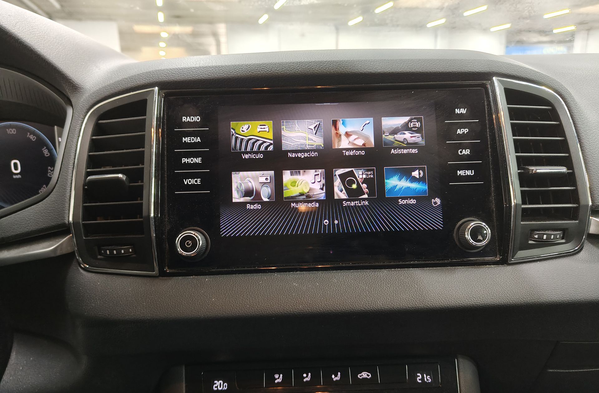 Škoda Karoq 1.5 TSI ACT Ambition DSG - foto 33