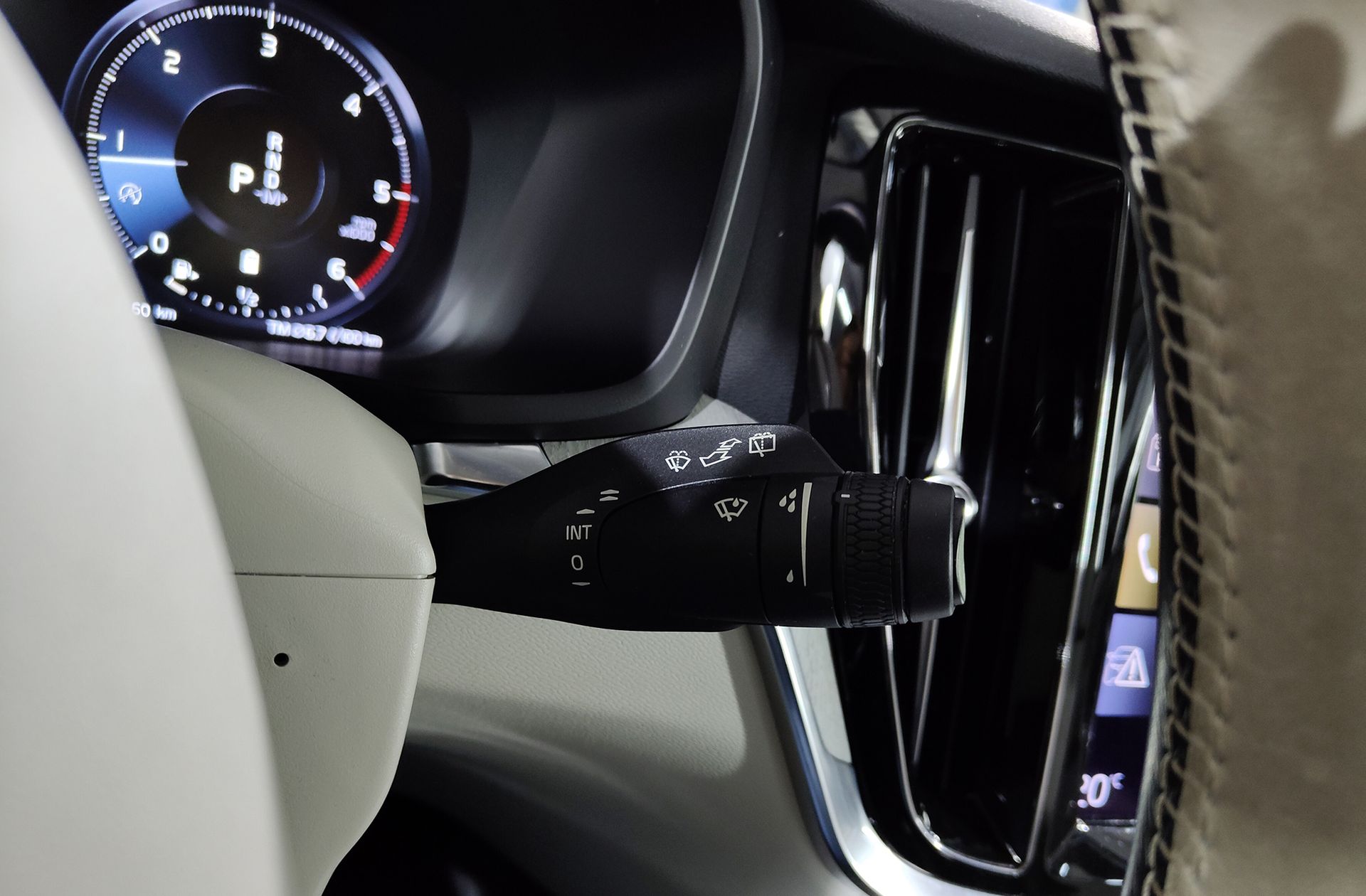 Volvo V60 B4 D Cross Country Core AWD - foto 29