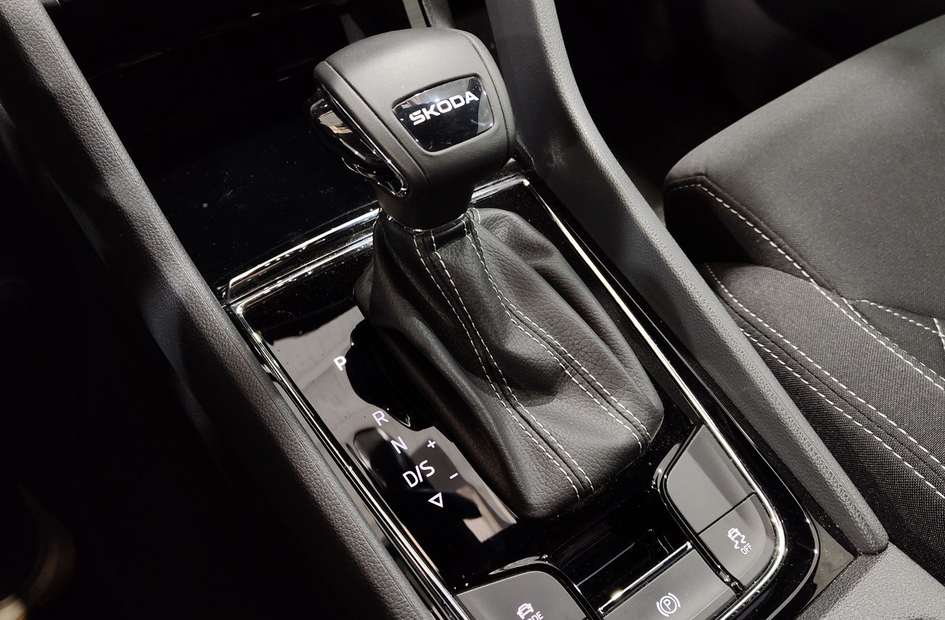 Škoda Karoq 1.5 TSI ACT Sportline DSG - foto 5