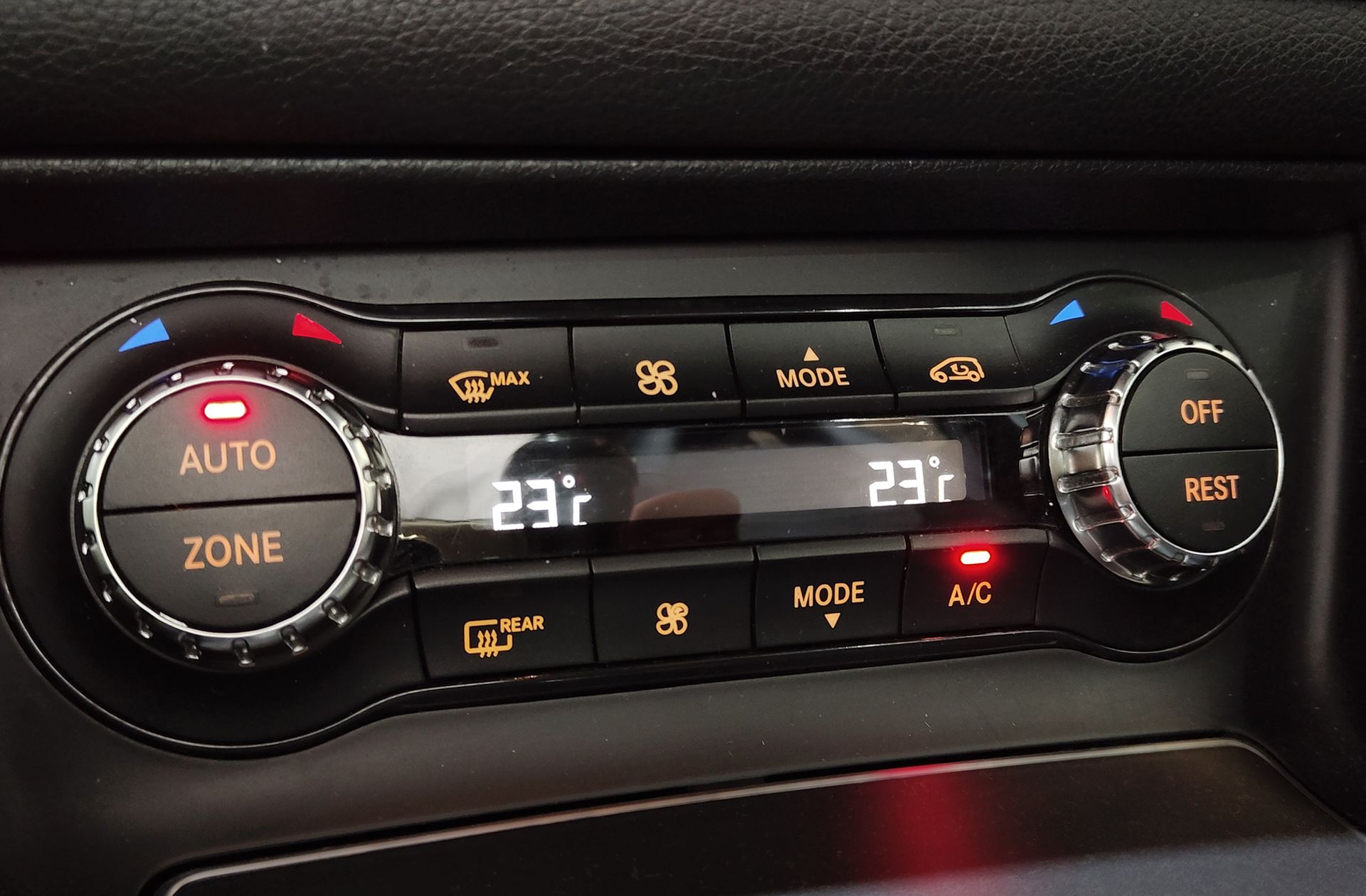 Mercedes-Benz GLA 200 Pack AMG - foto 34