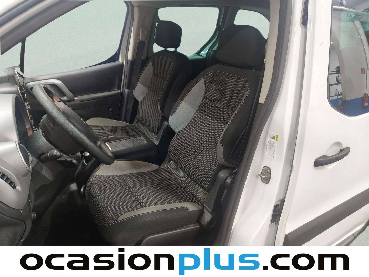 Foto asientos delanteros Peugeot Partner Peugeot Partner Tepee Combi 1.2 PureTech Outdoor (110 CV)