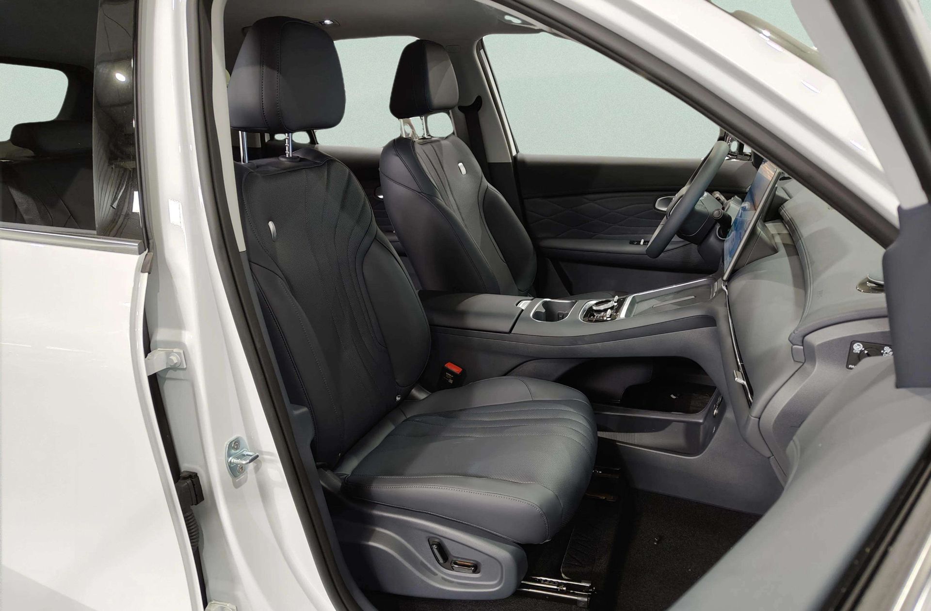 Geely Starray EM-i 1.5 PHEV Pro - foto 22