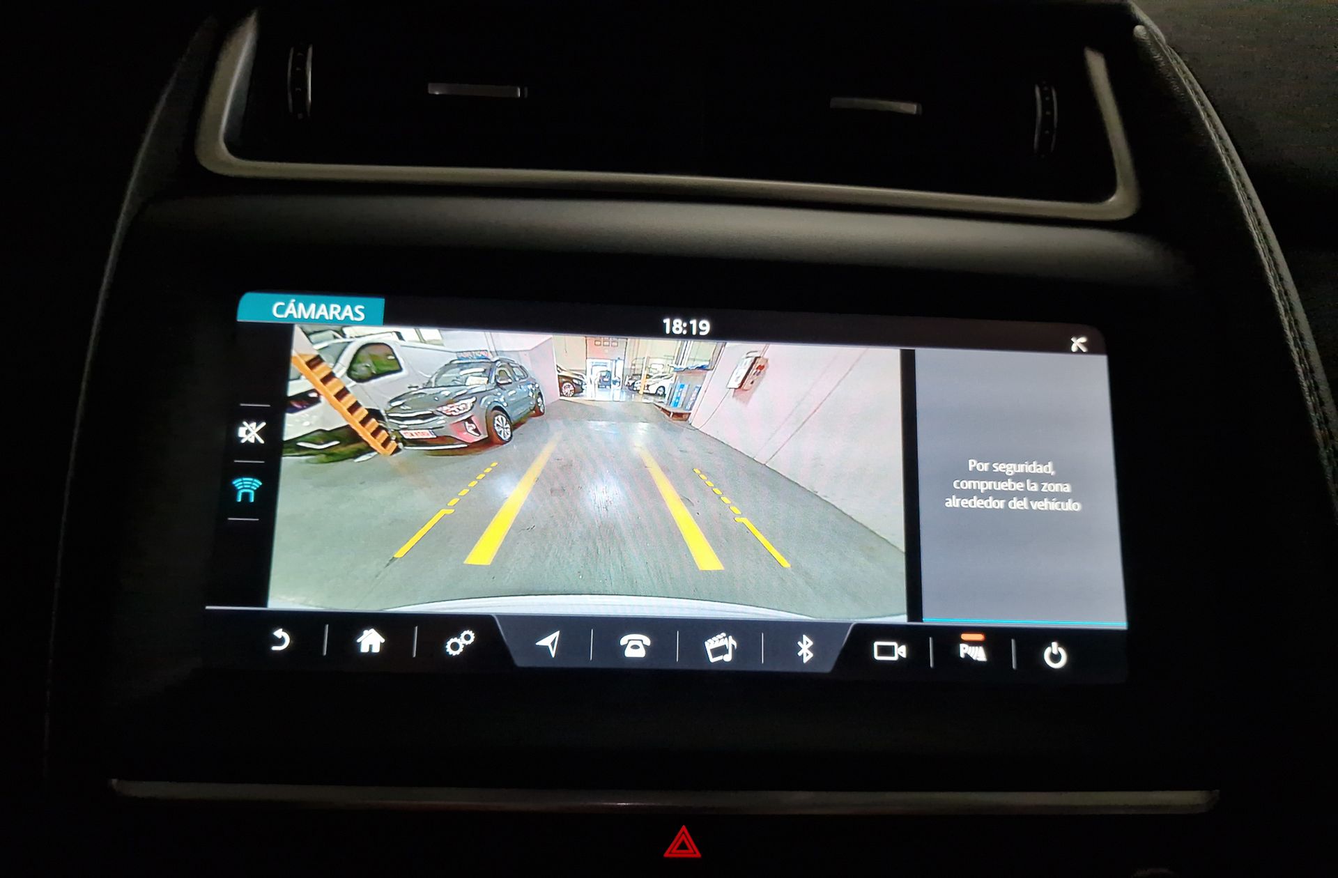 Jaguar E-Pace 2.0D 4WD - foto 8