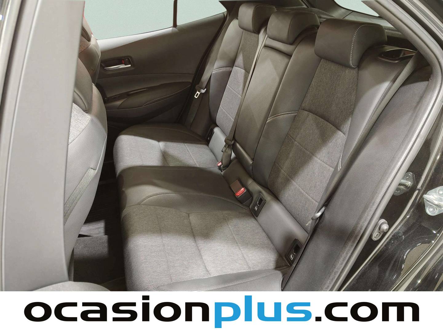 Foto asientos traseros Toyota Corolla Toyota Corolla 140H Style Edition (140 CV)