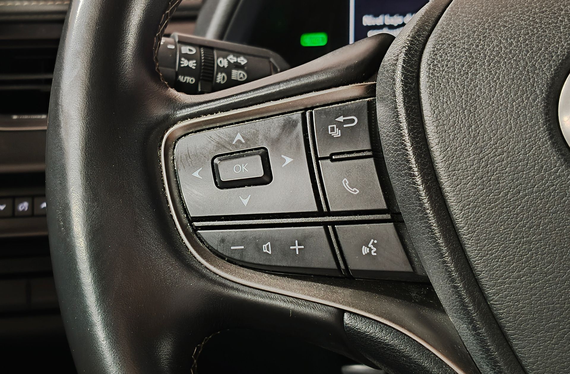 Lexus UX 250h Business 2WD - foto 24