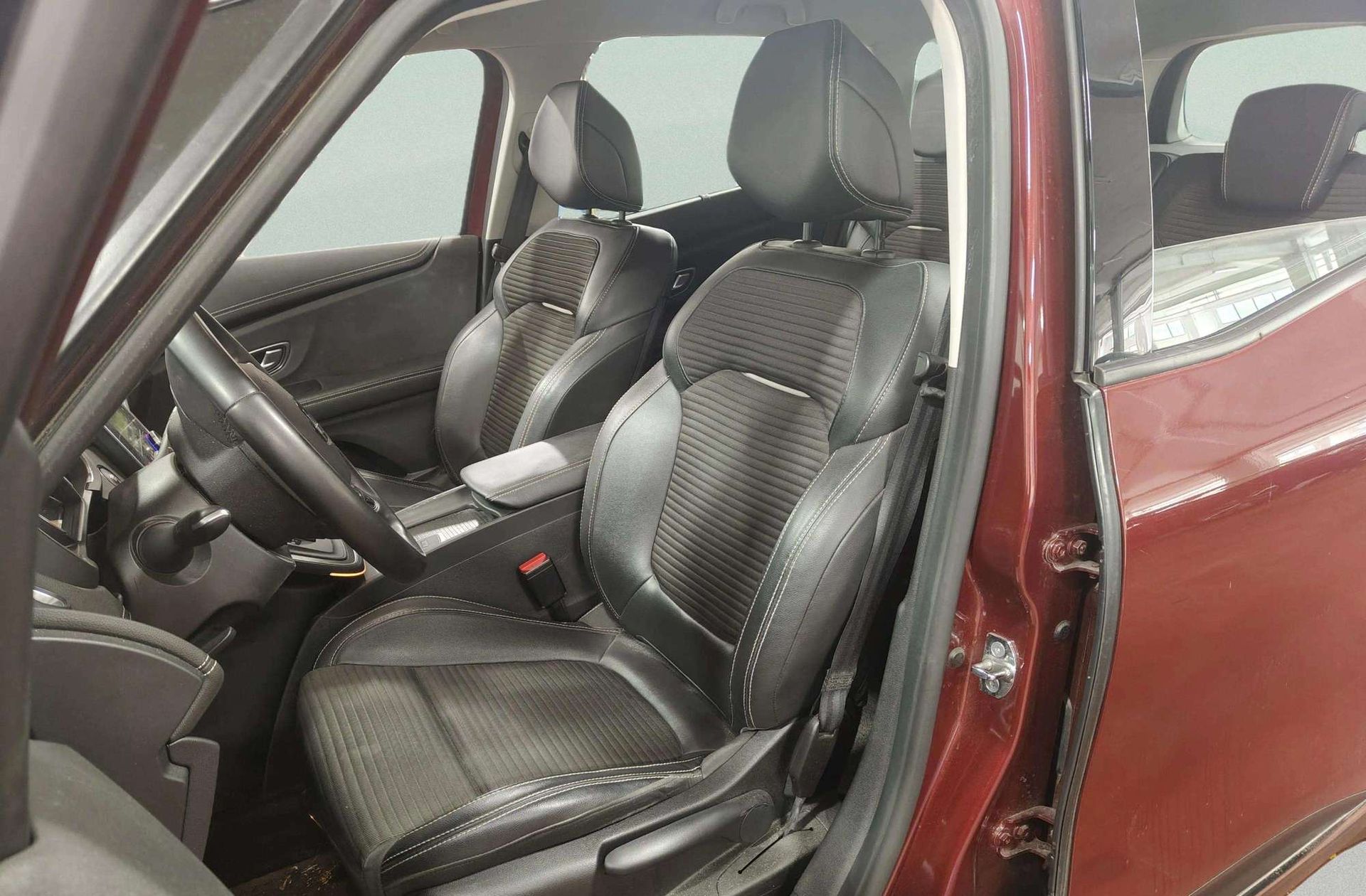 Renault Grand Scénic Zen TCe EDC GPF 7 plazas - foto 12